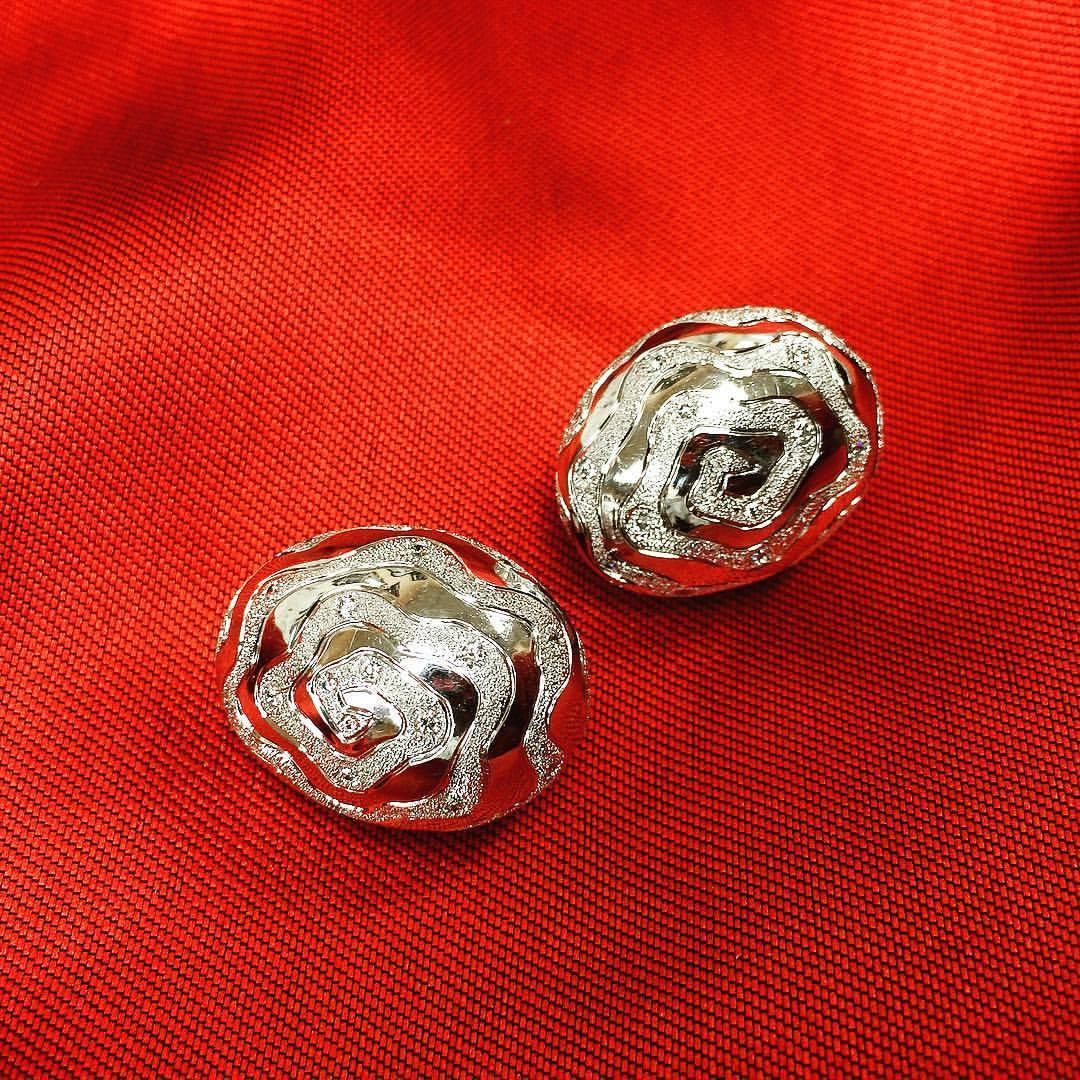 Round Cut Alex Soldier Diamond White Gold Textured Earrings Cufflinks One of a Kind