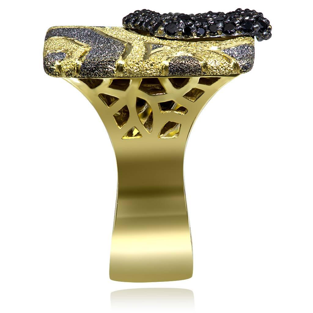 Contemporain Alex Soldier Diamond Bague Volna texturée en or jaune One of a Kind en vente