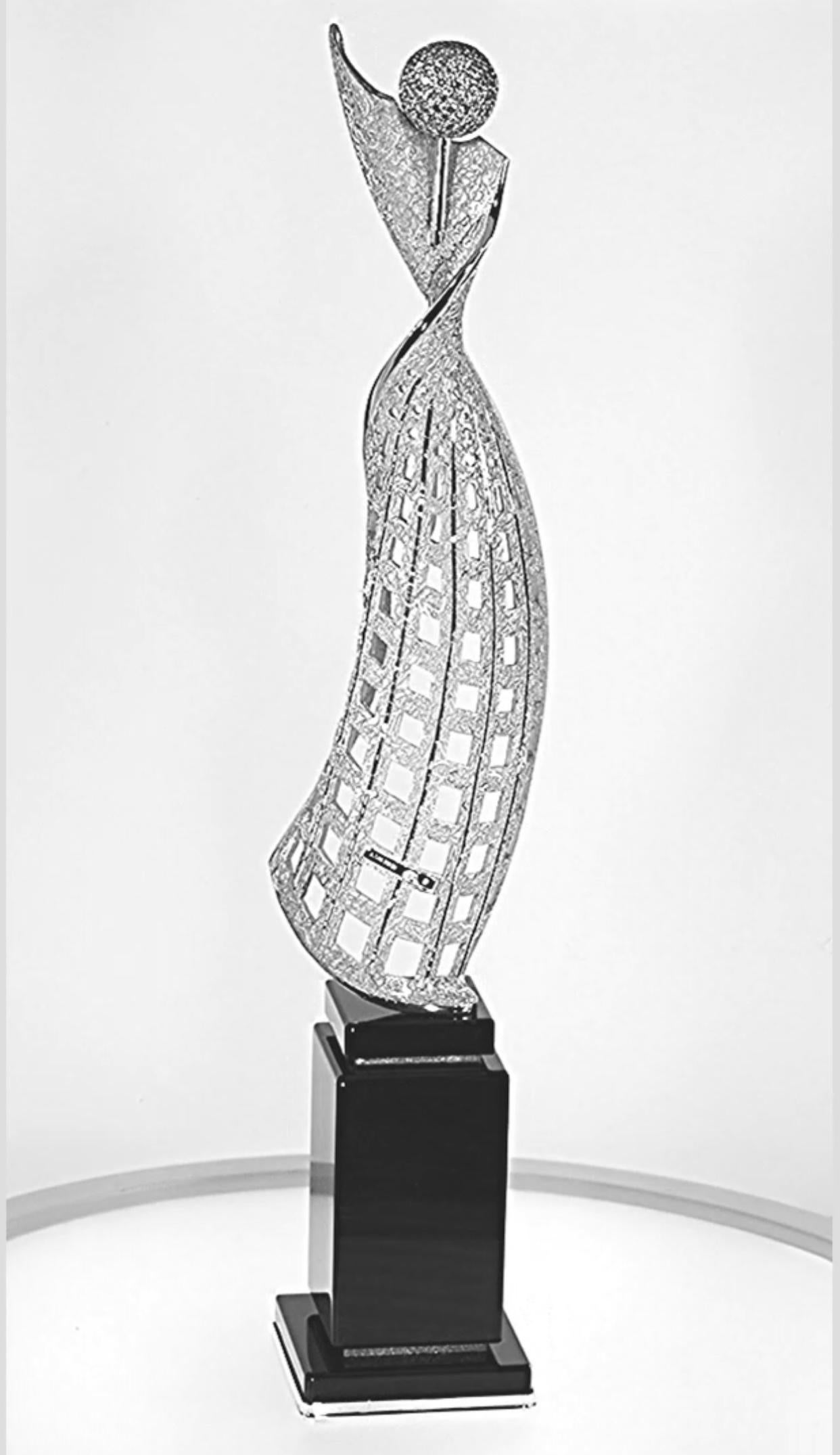 Einzigartige Skulptur von Alex Soldier, Essence of Woman (Zeitgenössisch) im Angebot