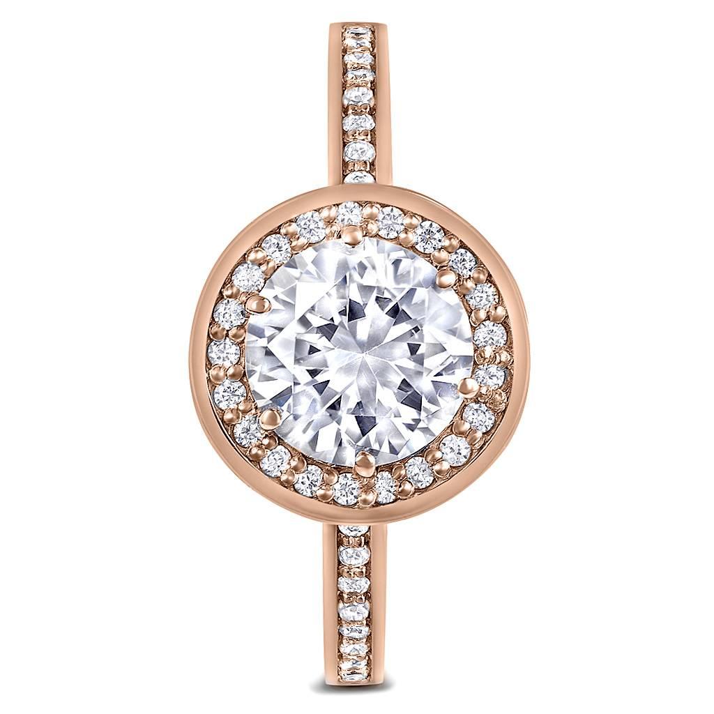 El amor eterno cobra vida cuando nos encontramos con quien lo enciende en nuestro interior. Siempre vive dentro de nosotros y nos recordamos su presencia con una hermosa manifestación en forma de anillo de compromiso y alianza de boda. La colección