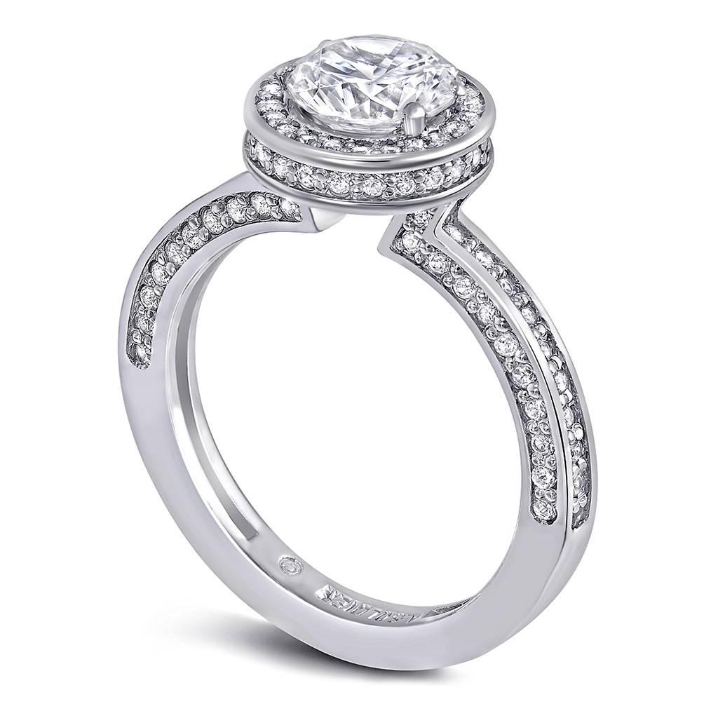 L'amour éternel prend vie lorsque nous rencontrons celui qui l'allume en nous. Il vit toujours en nous et nous nous rappelons sa présence par une belle manifestation sous la forme d'une bague de fiançailles et d'une alliance. La collection Eternal