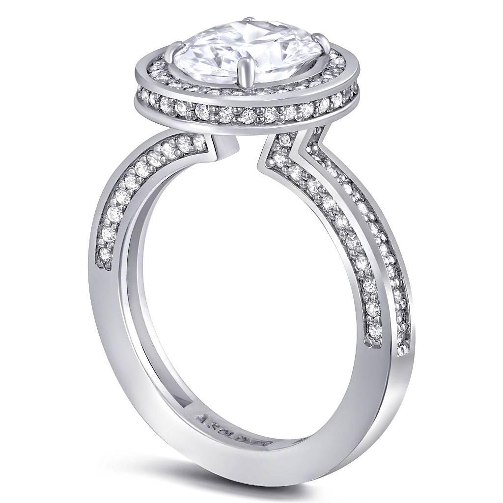 L'amore eterno prende vita quando incontriamo colui che lo accende in noi. Vive sempre dentro di noi e ci ricordiamo della sua presenza con una bellissima manifestazione sotto forma di anello di fidanzamento e fede nuziale. La collezione Eternal