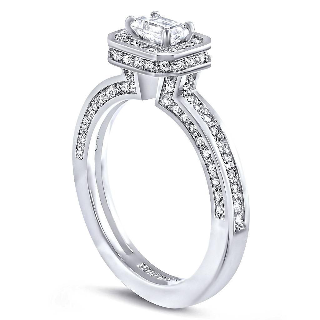 L'amore eterno prende vita quando incontriamo colui che lo accende in noi. Vive sempre dentro di noi e ci ricordiamo della sua presenza con una bellissima manifestazione sotto forma di anello di fidanzamento e fede nuziale. La collezione Eternal