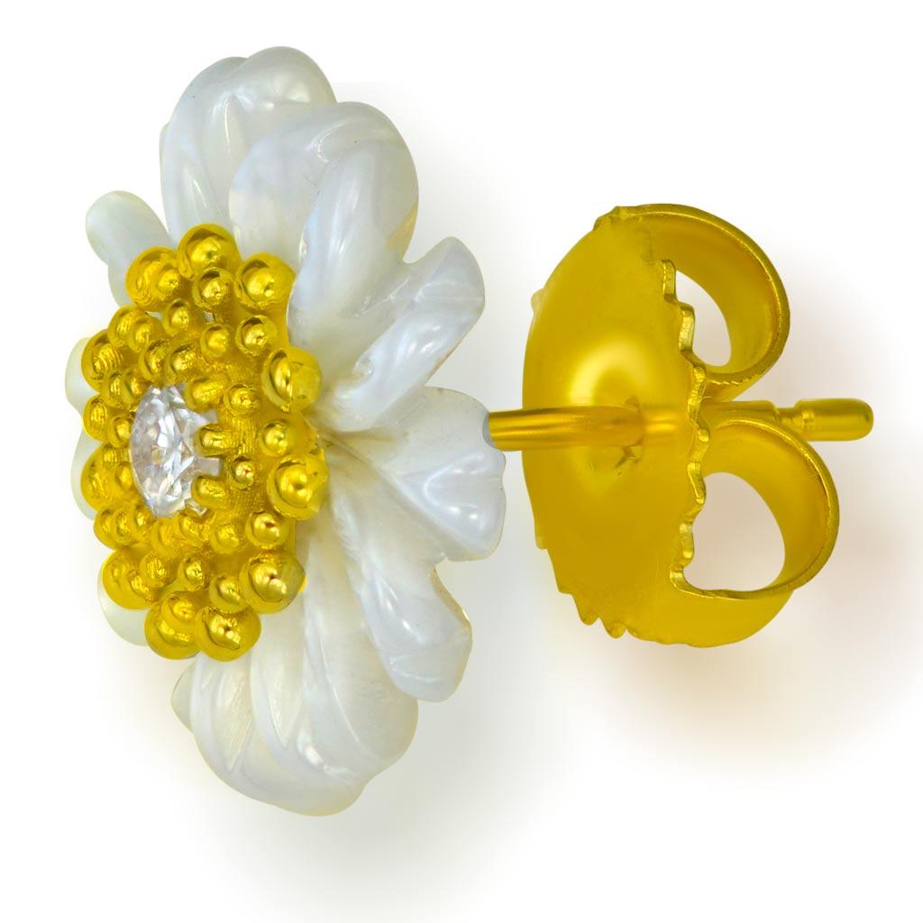 Alex Soldier Pendientes Flor de Bebé de Oro con Topacio y Madreperla Tallada Contemporáneo en venta