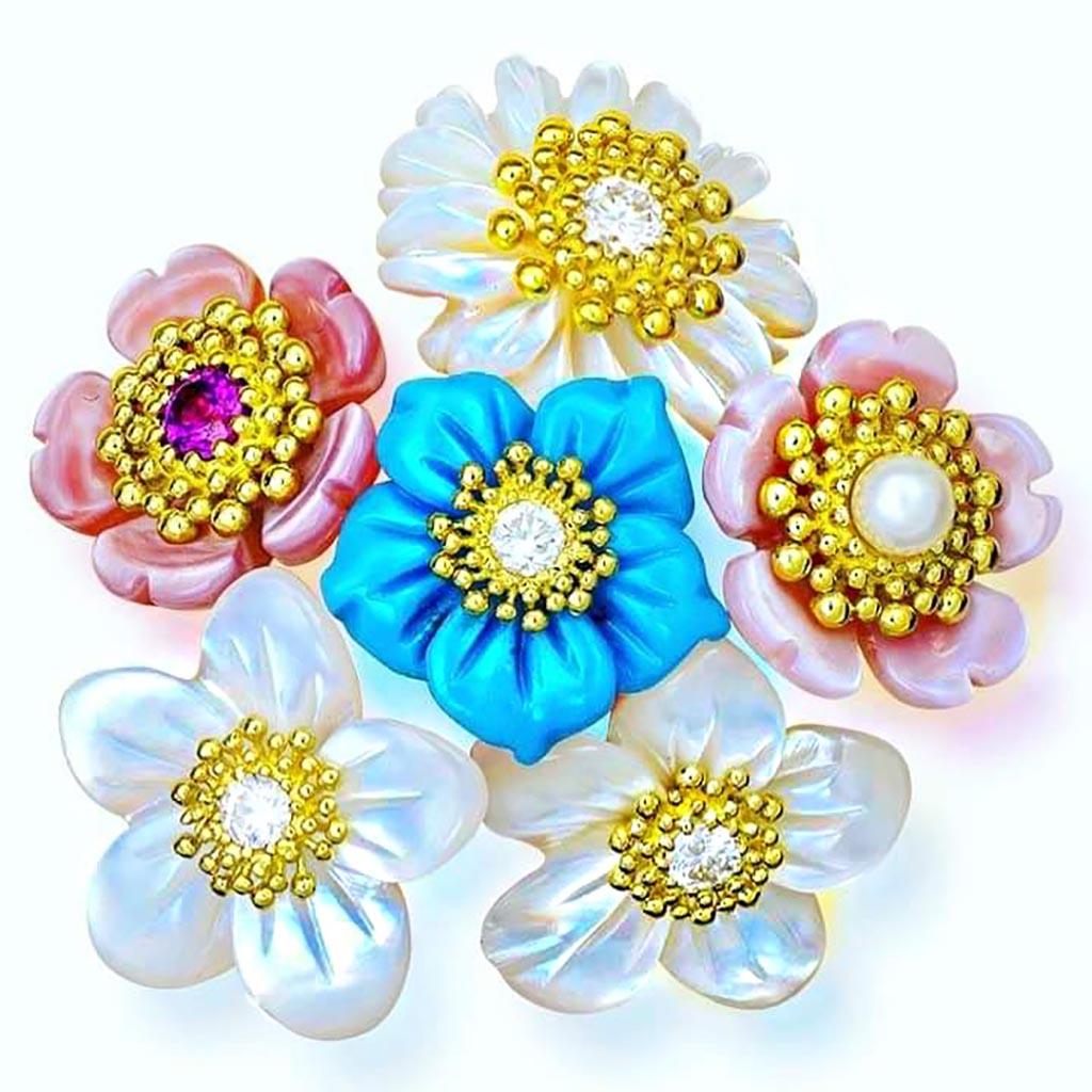 Femenino o masculino Alex Soldier Pendientes Flor de Bebé de Oro con Topacio y Madreperla Tallada en venta