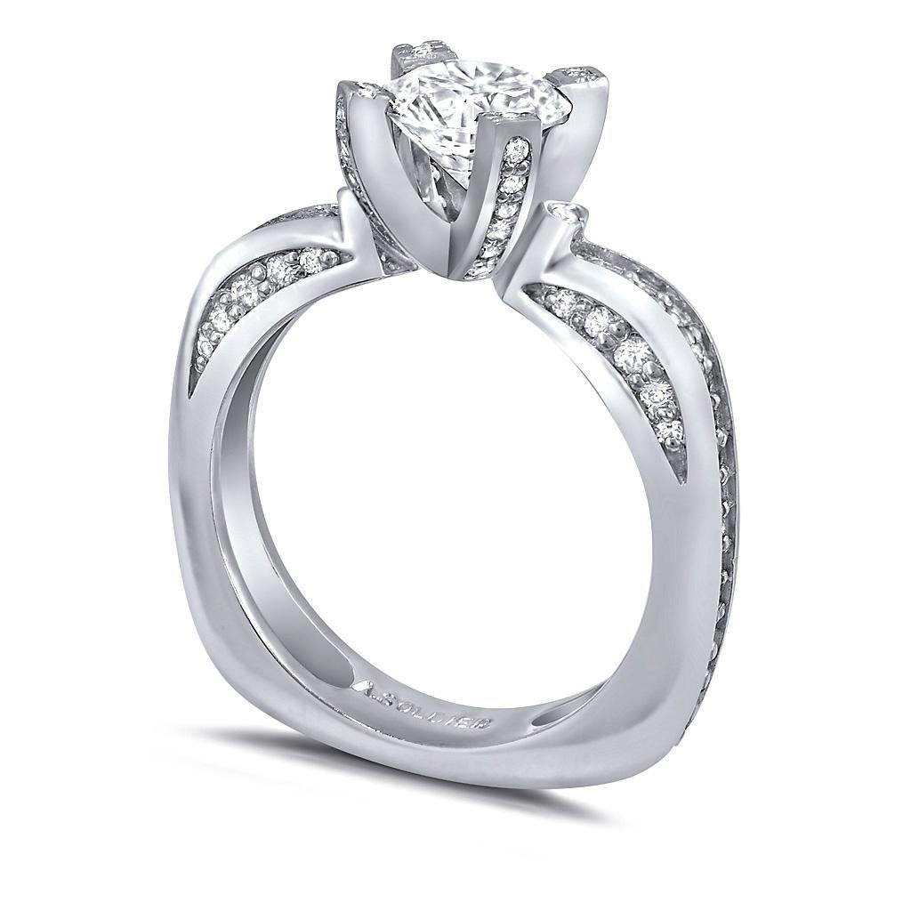Curve eleganti e raffinate si intrecciano e si trasformano in un bellissimo capolavoro di amore e sensualità. La collezione Modern Sensuality di Alex Soldier offre una scelta illimitata di anelli di fidanzamento che fanno al caso tuo, da semplici