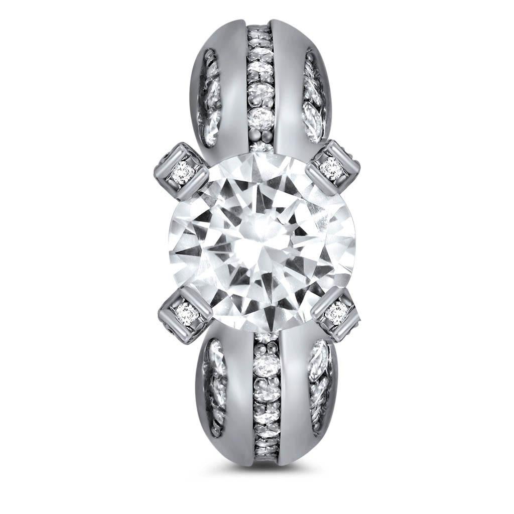 Curve eleganti e raffinate si intrecciano e si trasformano in un bellissimo capolavoro di amore e sensualità. La collezione Modern Sensuality di Alex Soldier offre una scelta illimitata di anelli di fidanzamento che fanno al caso tuo, da semplici
