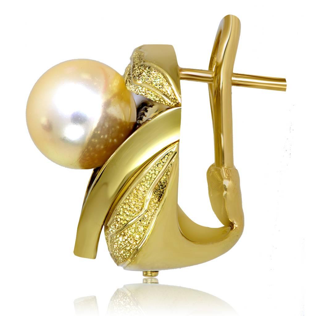 Contemporary Alex Soldier Pearl Diamond 18k Gold Textured Earrings Cufflinks One of a Kind For Sale