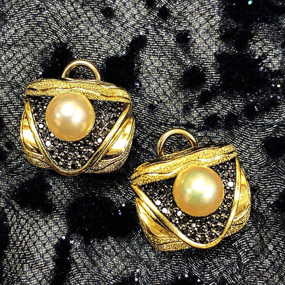 Alex Soldier Pearl Diamond 18k Gold Textured Earrings Cufflinks One of a Kind For Sale 3