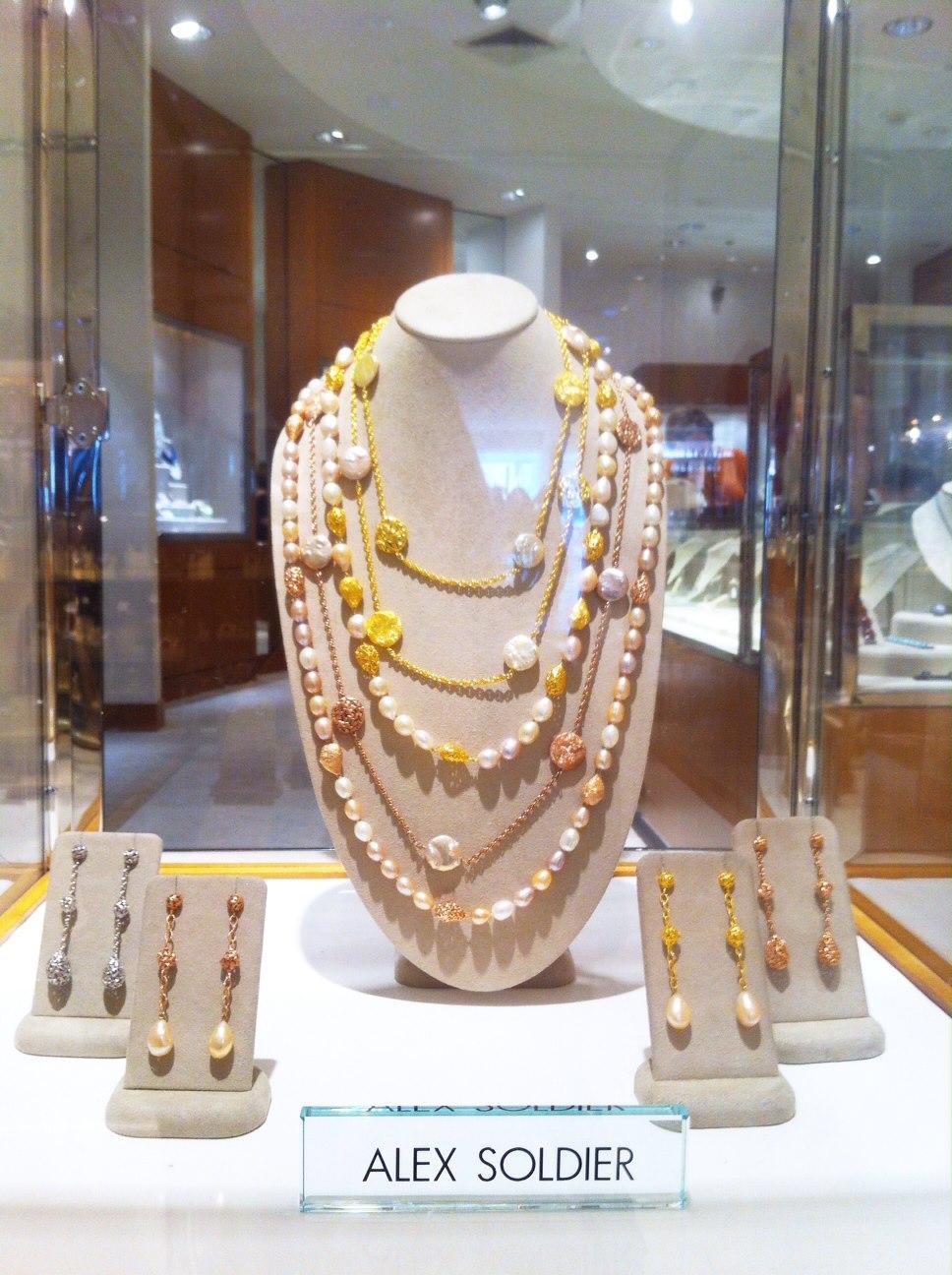 Alex Soldier Perla in argento sterling e oro con texture Moneta Station Necklace In condizioni Nuovo in vendita a New York, NY