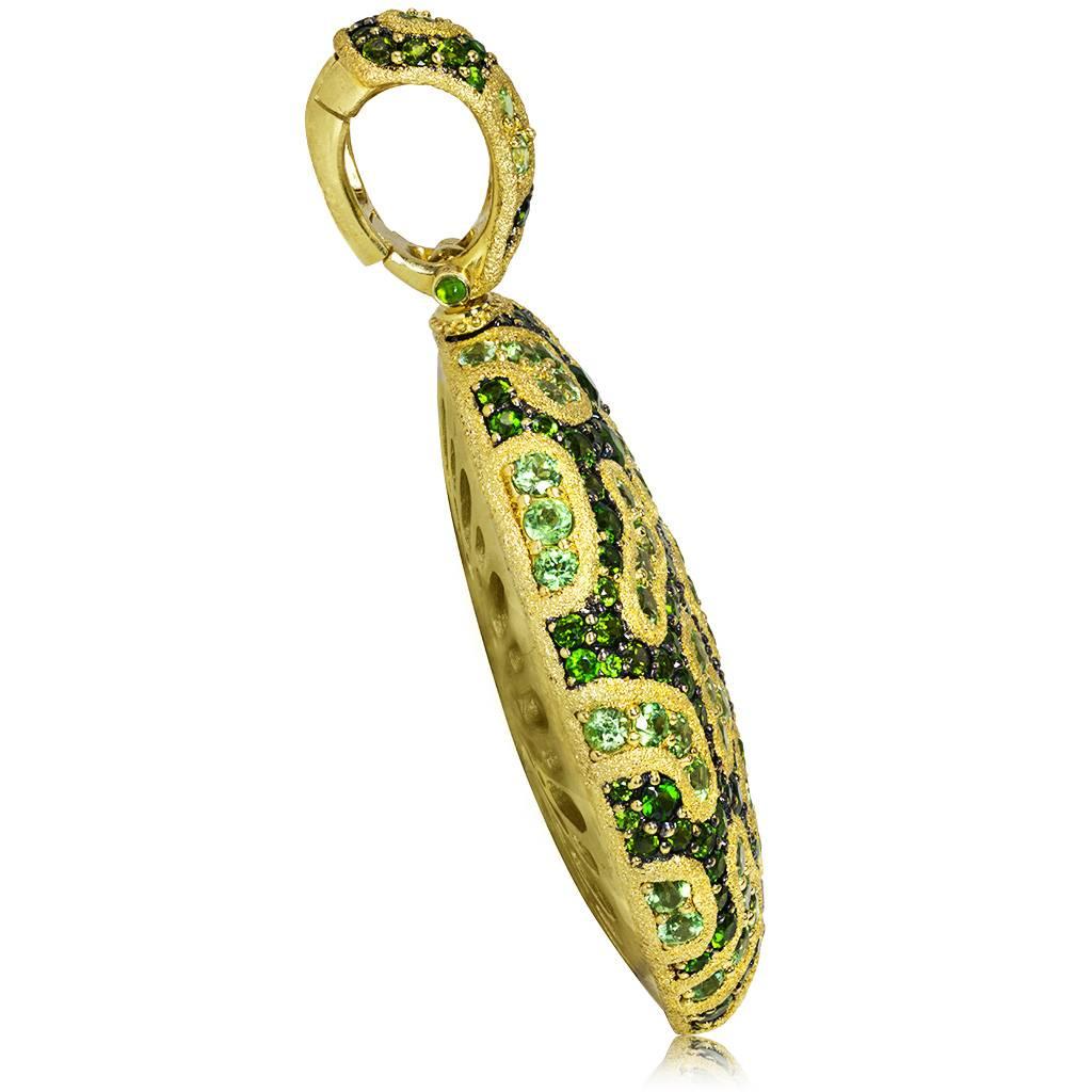 Taille ronde Alex Soldier, collier pendentif Diopside en or avec péridots, chrome et diamants, unique en son genre en vente