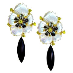 Alex Soldier Umwandelbare Ohrringe, Saphir Onyx geschnitzte Perlmutt Gold