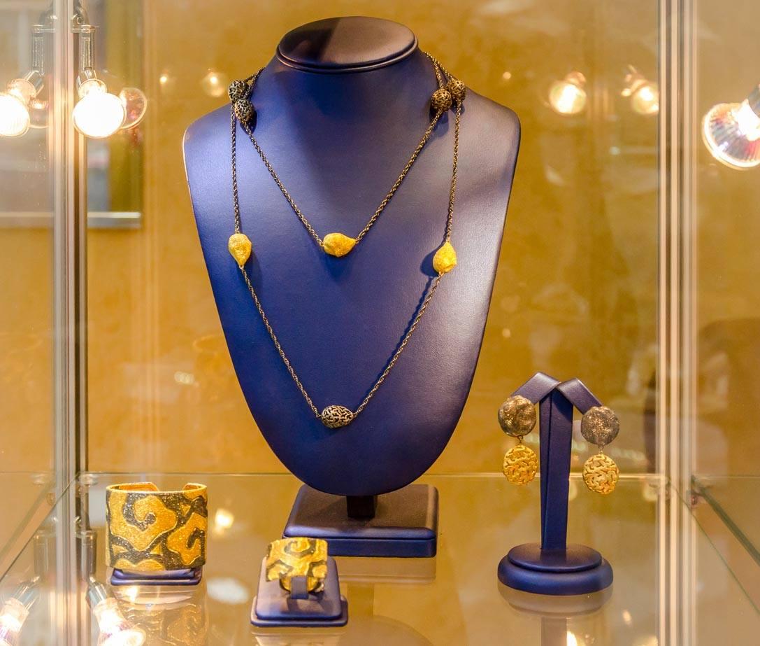 Alex Soldier Collana a stazione in argento sterling, oro e platino, girocollo in vendita 1