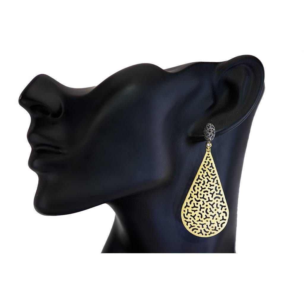 Alex Soldier Orecchini a goccia in argento sterling, oro, platino e topazio con texture festiva in vendita 1