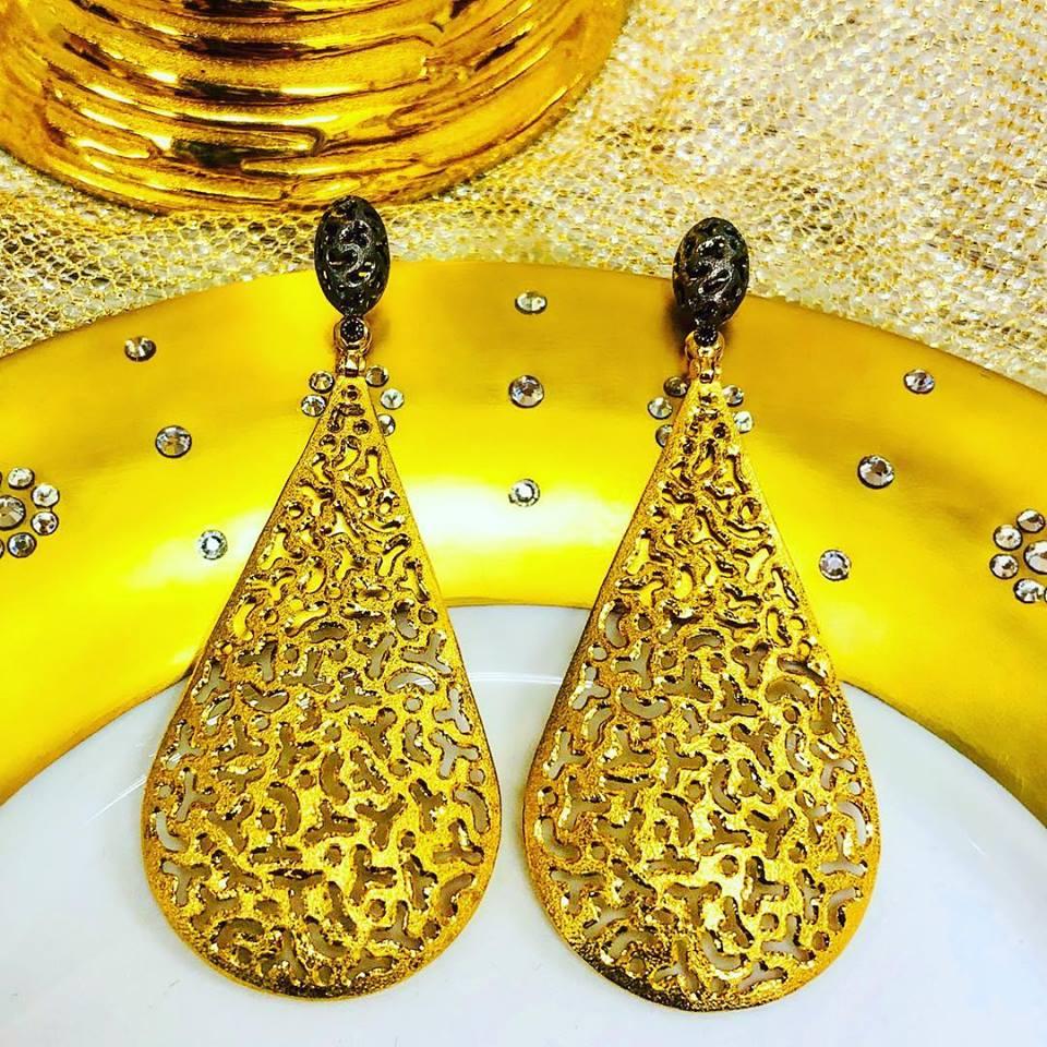 Alex Soldier Orecchini a goccia in argento sterling, oro, platino e topazio con texture festiva in vendita 2