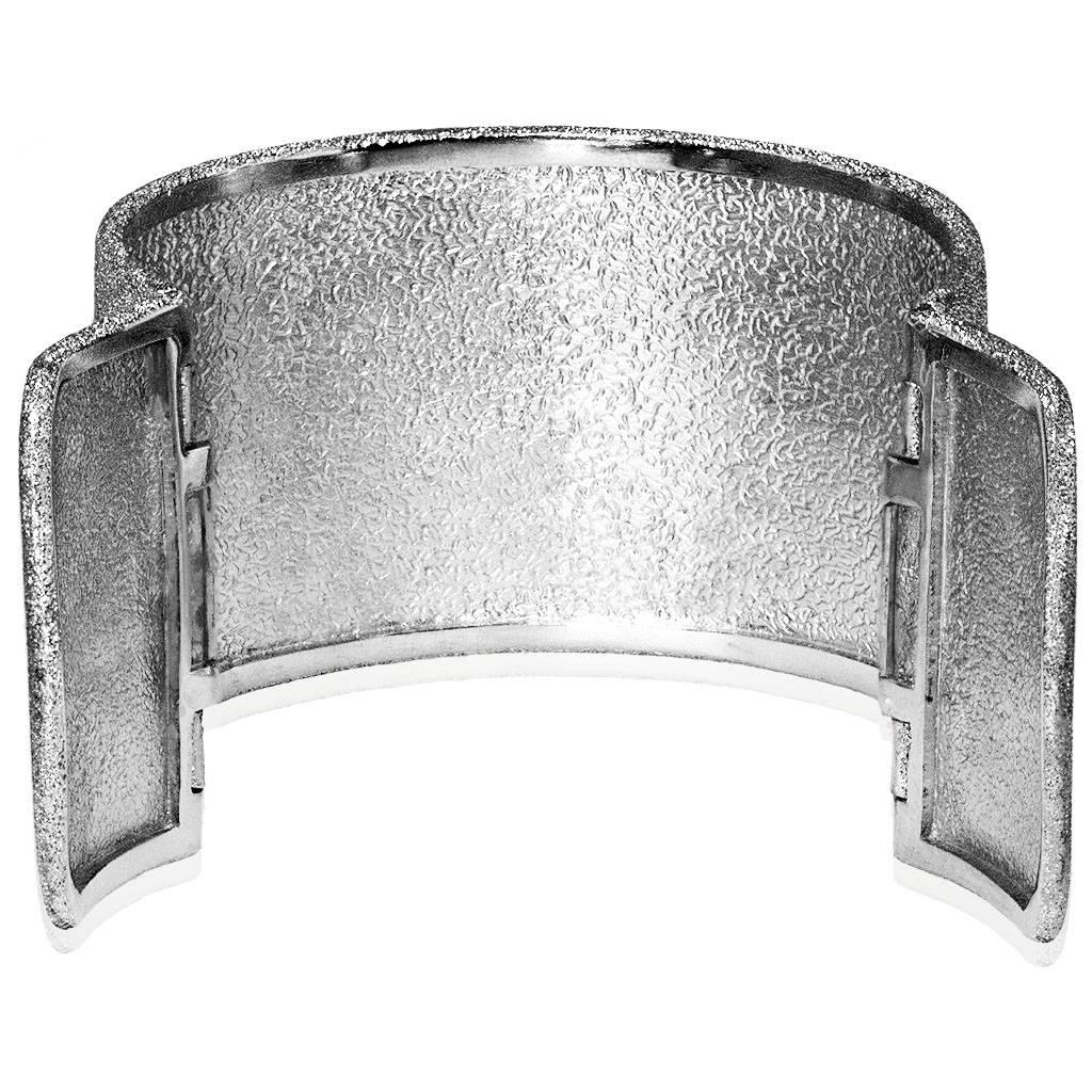 Alex Soldier Sterling Silver Platinum Textured Hinged Star Cuff Bracelet In New Condition In New York, NY