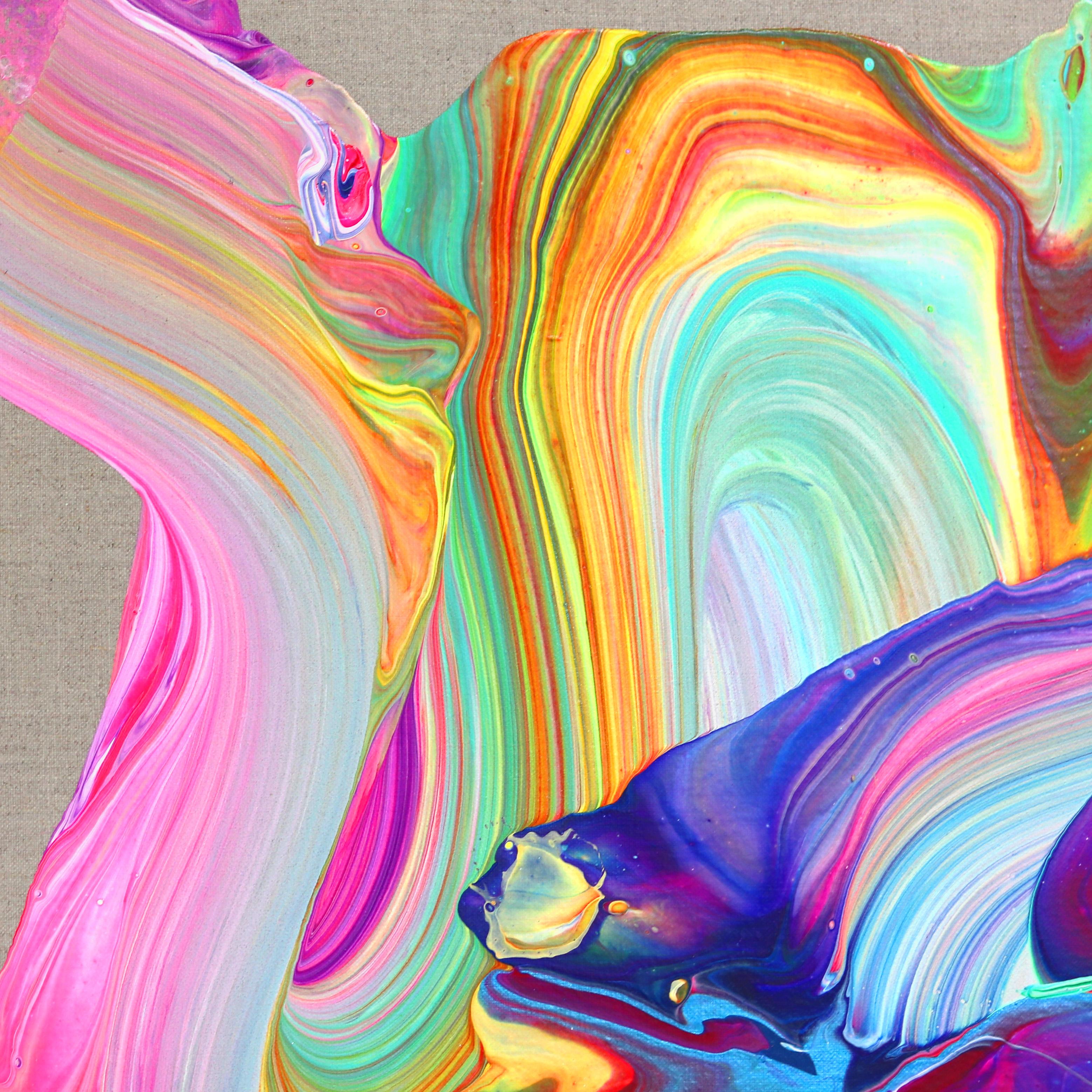 Le coloratissime opere astratte dell'artista rumeno Alex Voinea sono ispirate da esperimenti di pittura versata su superfici vibranti, come altoparlanti a tutto volume. Alex Voinea collabora con il caso per evocare l'energia del momento. Proiezioni