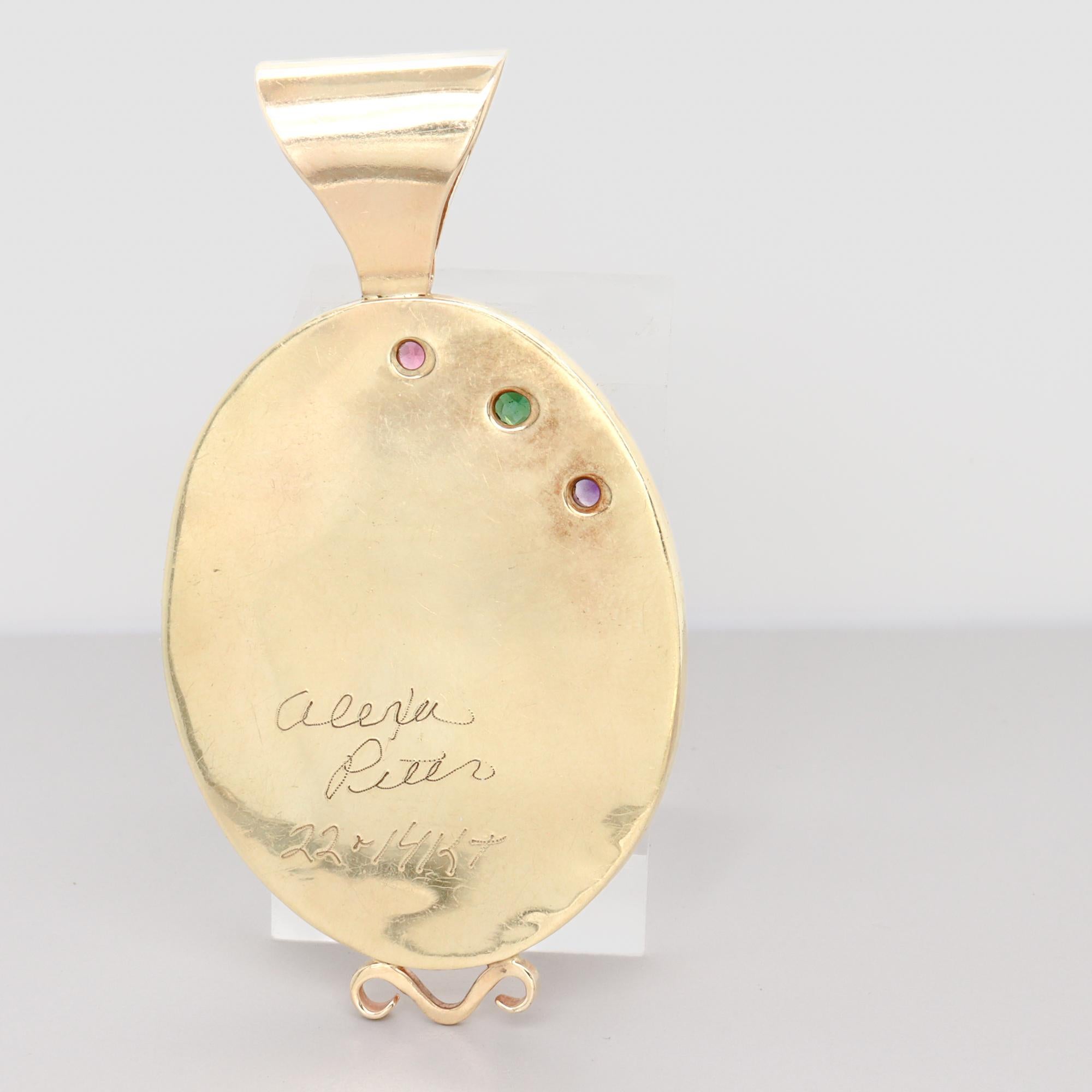 Alexa & Peter Smarsh Pendentif visage de femme en or 22K & 14K et émail cloisonné en vente 9