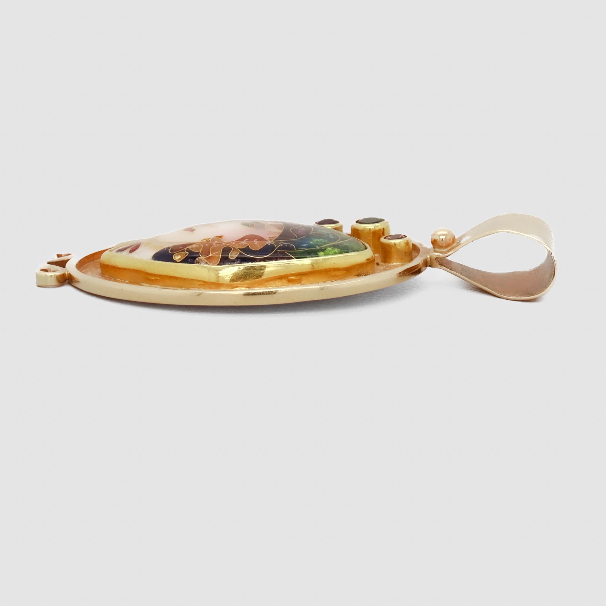 Alexa & Peter Smarsh Pendentif visage de femme en or 22K & 14K et émail cloisonné en vente 3