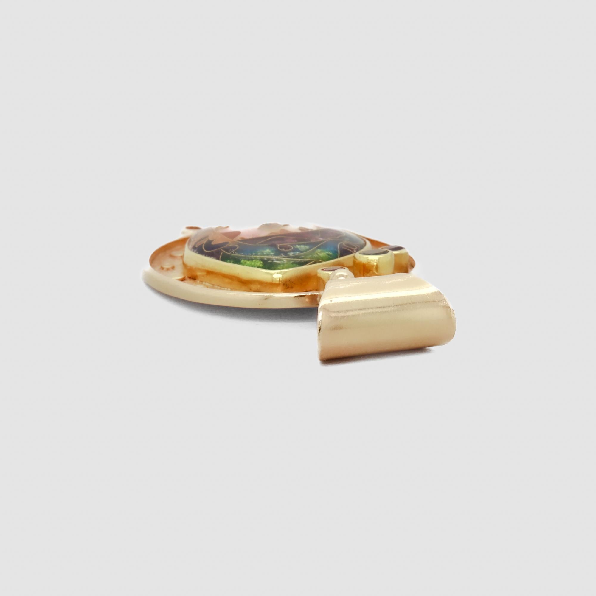 Alexa & Peter Smarsh Pendentif visage de femme en or 22K & 14K et émail cloisonné en vente 4