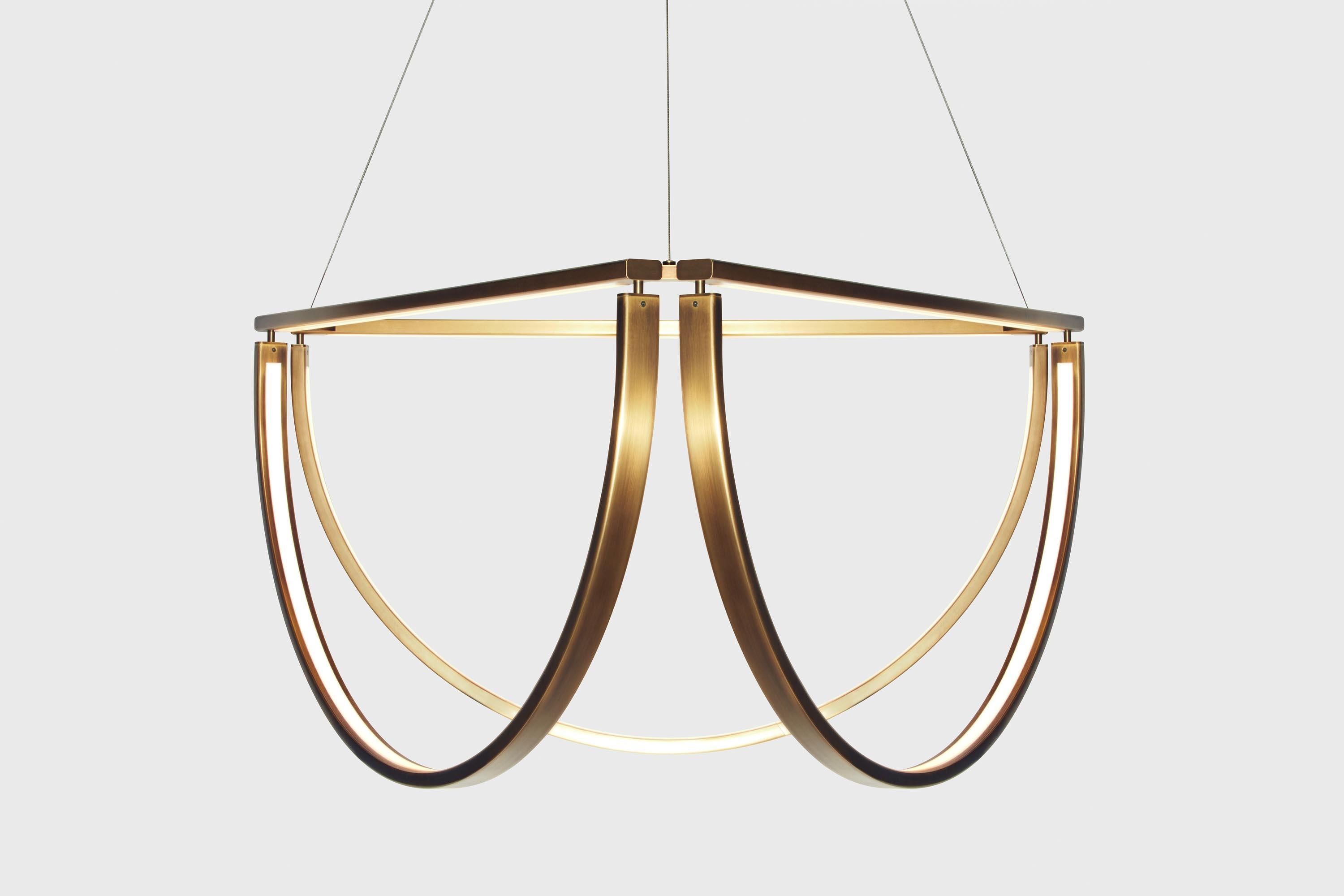 The chord cluster, the latest member of the Chord Family, is a modern reinterpretation of a familiar form. The elegant semi-circular shapes are reminiscent of the swagging curves of a traditional crystal chandelier. Like its counterparts, Chord and