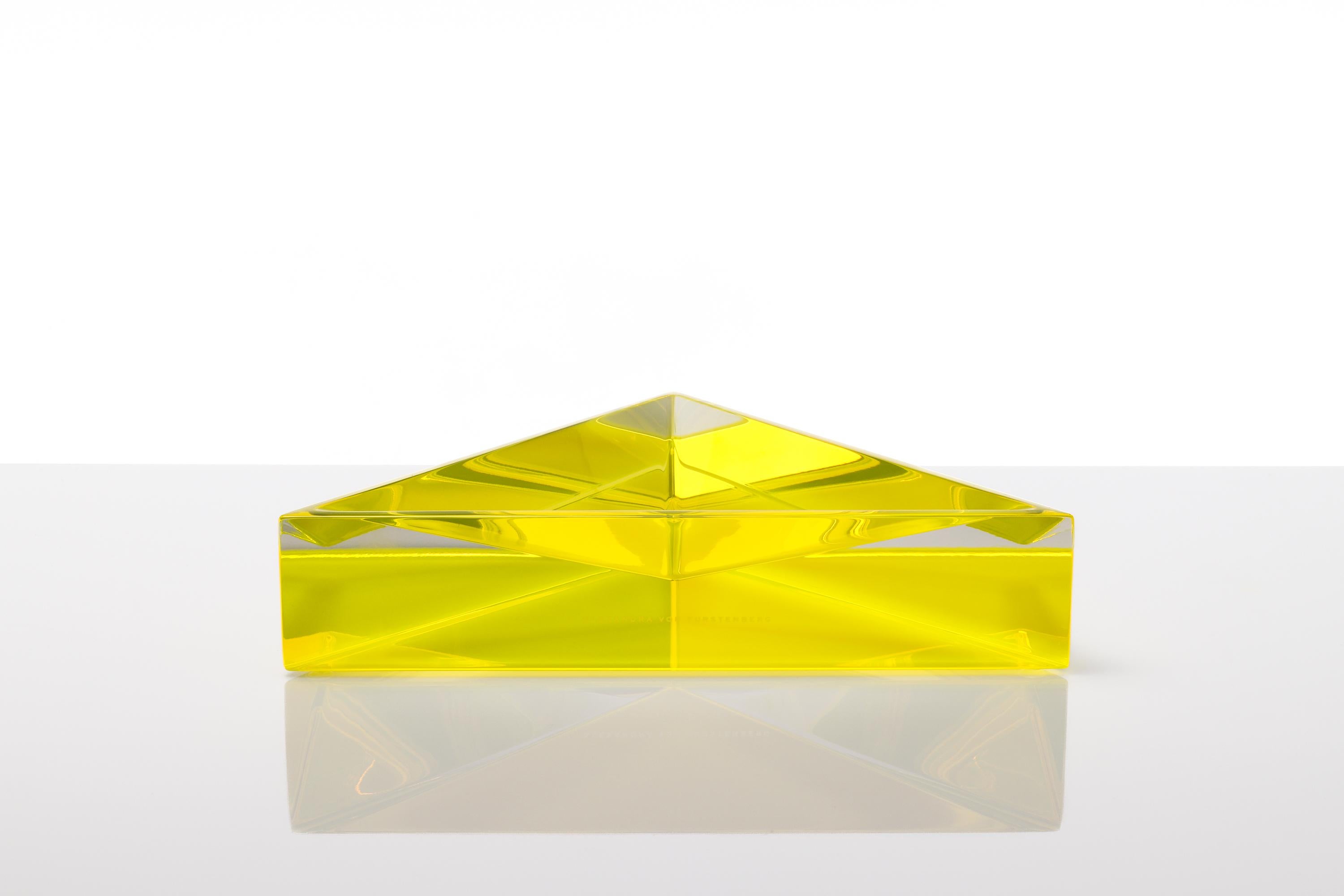 Americano Piatto Delta in acrilico Alexanda Von Furstenberg, giallo in vendita