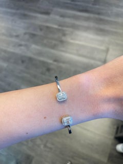 Alexander 0,78ct Illusion Set Diamond Bangle Oro bianco 18 carati Chiusura aperta