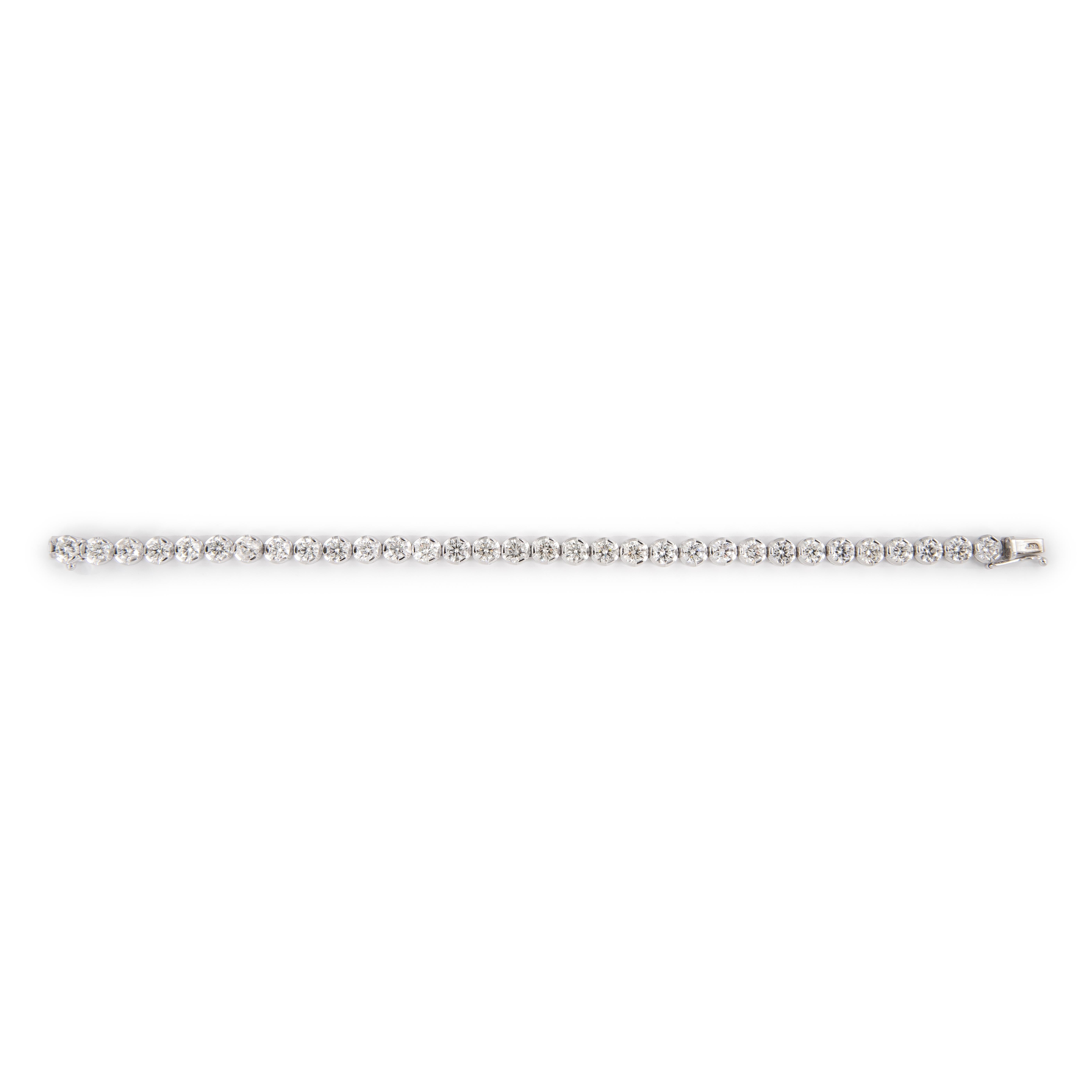 Taille ronde Alexander Bracelet tennis en or blanc 18 carats avec diamants 10,04 carats poids total 0,31 carat en vente