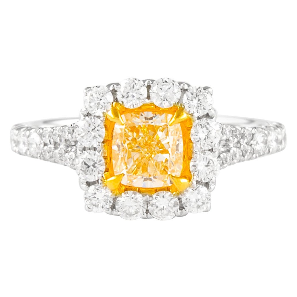 Alexander 1,01ct Fancy Intense Yellow VS1 Cushion Diamond con anello a raggiera 18k in vendita