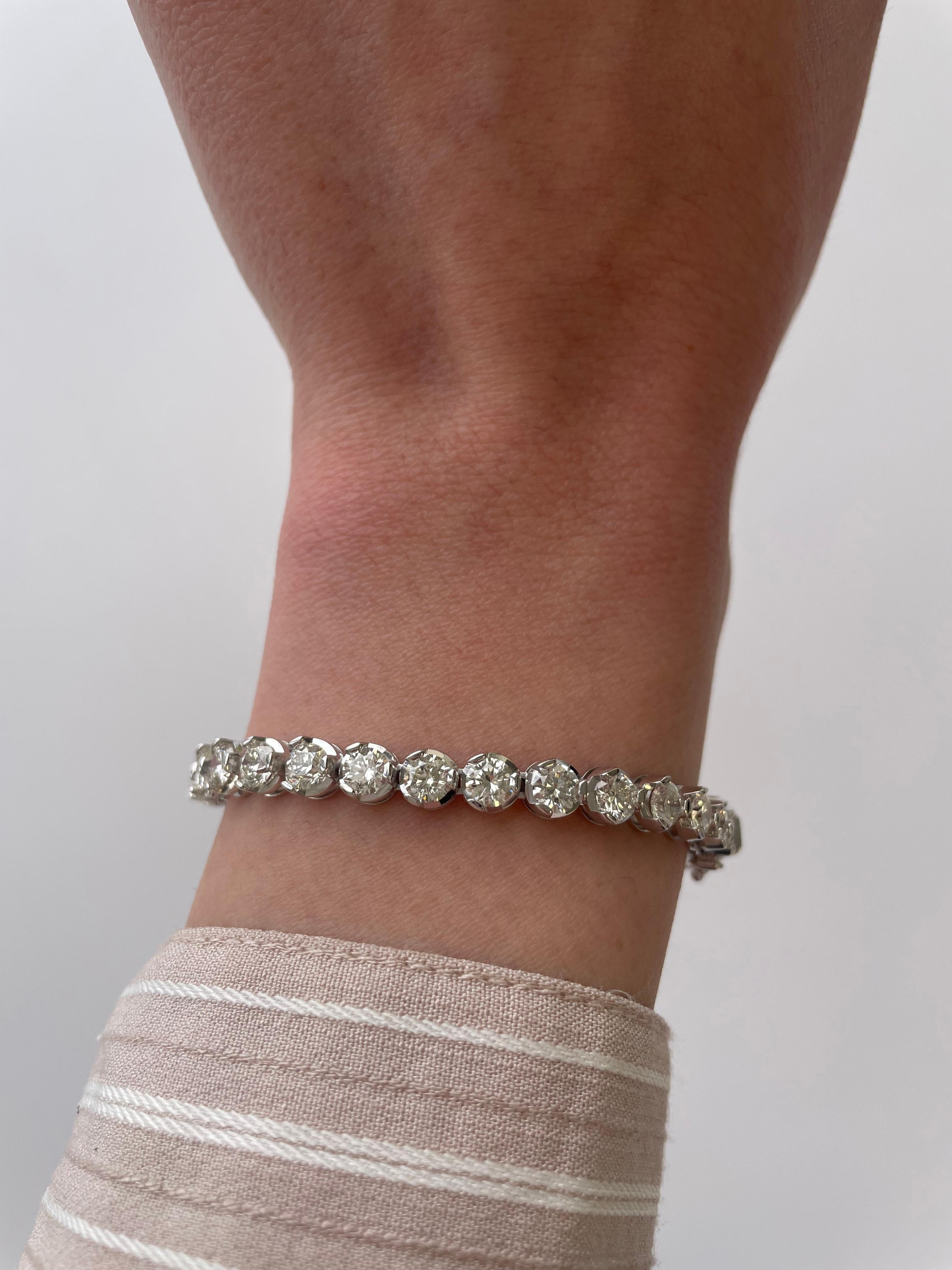 Exquisite and timeless diamonds tennis bracelet, by Alexander Beverly Hills.
33 round brilliant diamonds, 10.51 carats total. Approximately G-I color and VS2/SI1 clarity. Four prong set in 18k white gold, 17.03 grams, 7.25 inches. 
Accommodated with