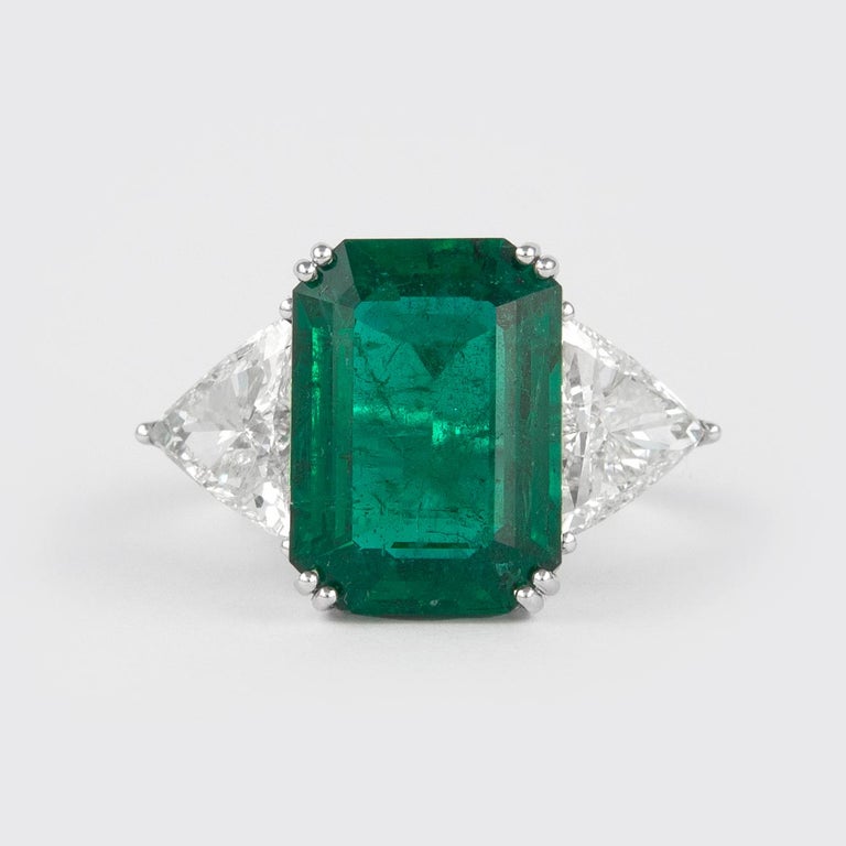 Alexander 10.75 Carat Emerald and Diamonds Three-Stone Ring 18 Karat White  Gold at 1stDibs | charles alexander diamonds, stone alexander, alexander  stone ring