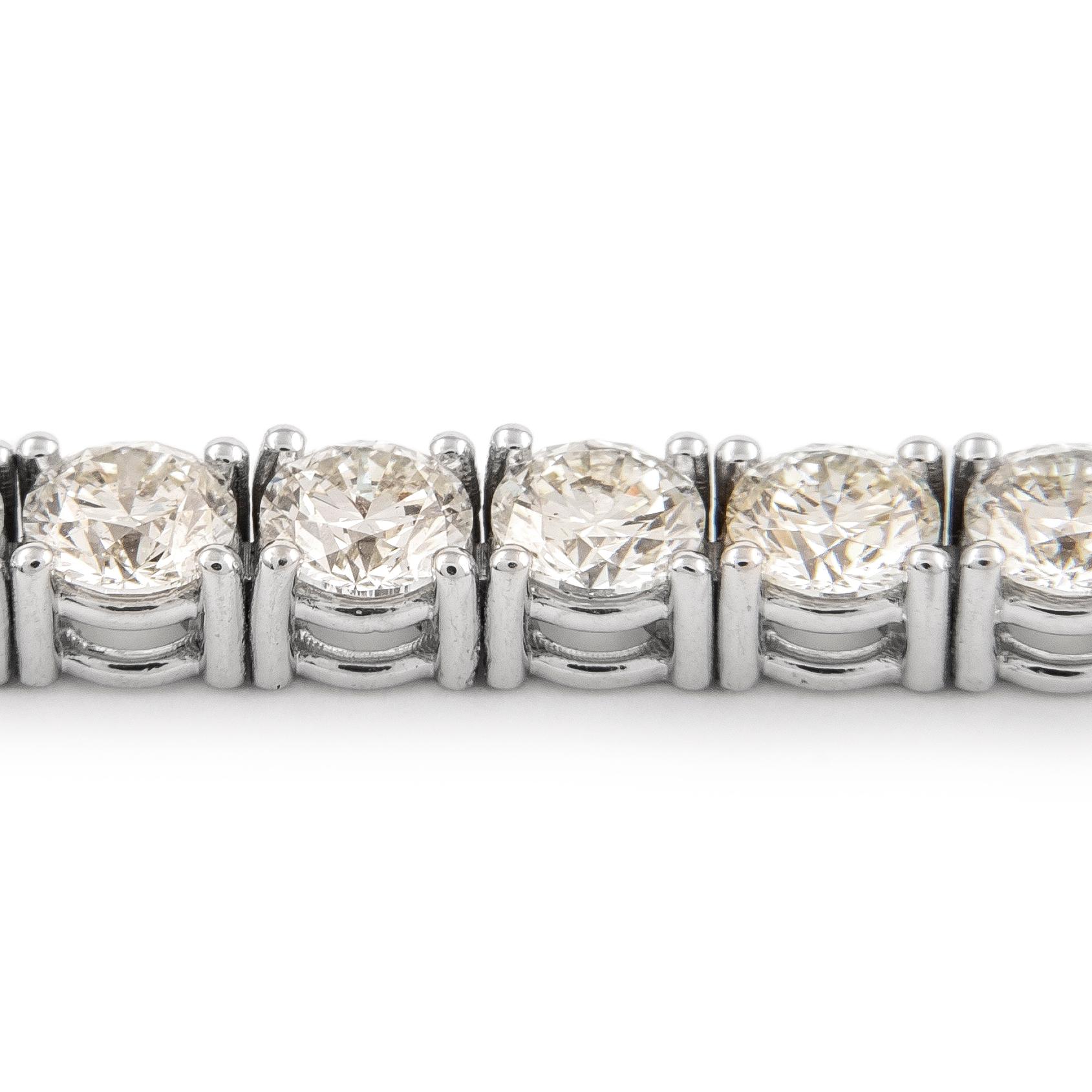 Modern Alexander 11.42 Carats Diamond Tennis Bracelet 18-karat White Gold For Sale