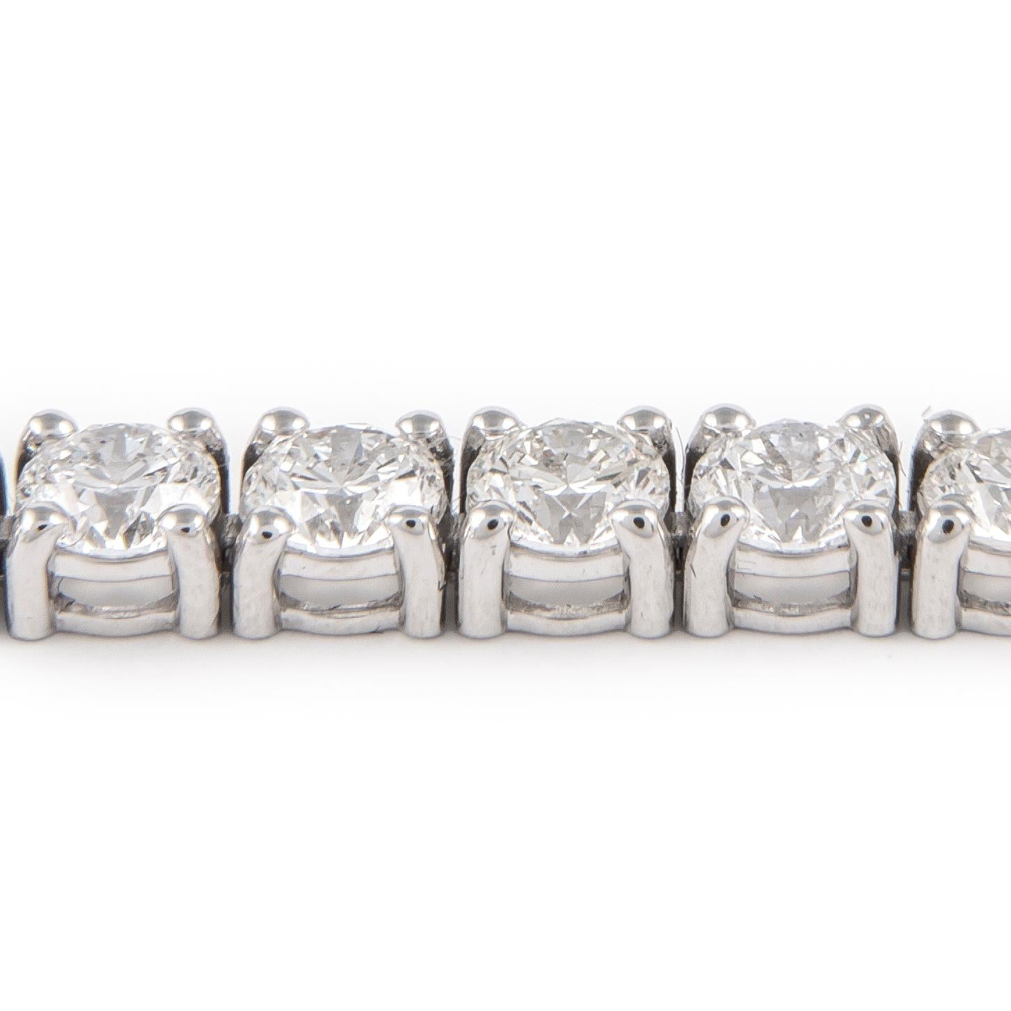 Moderne Alexander Bracelet tennis en or blanc 18 carats avec diamants de 12,06 carats poids total 0,31 carat en vente