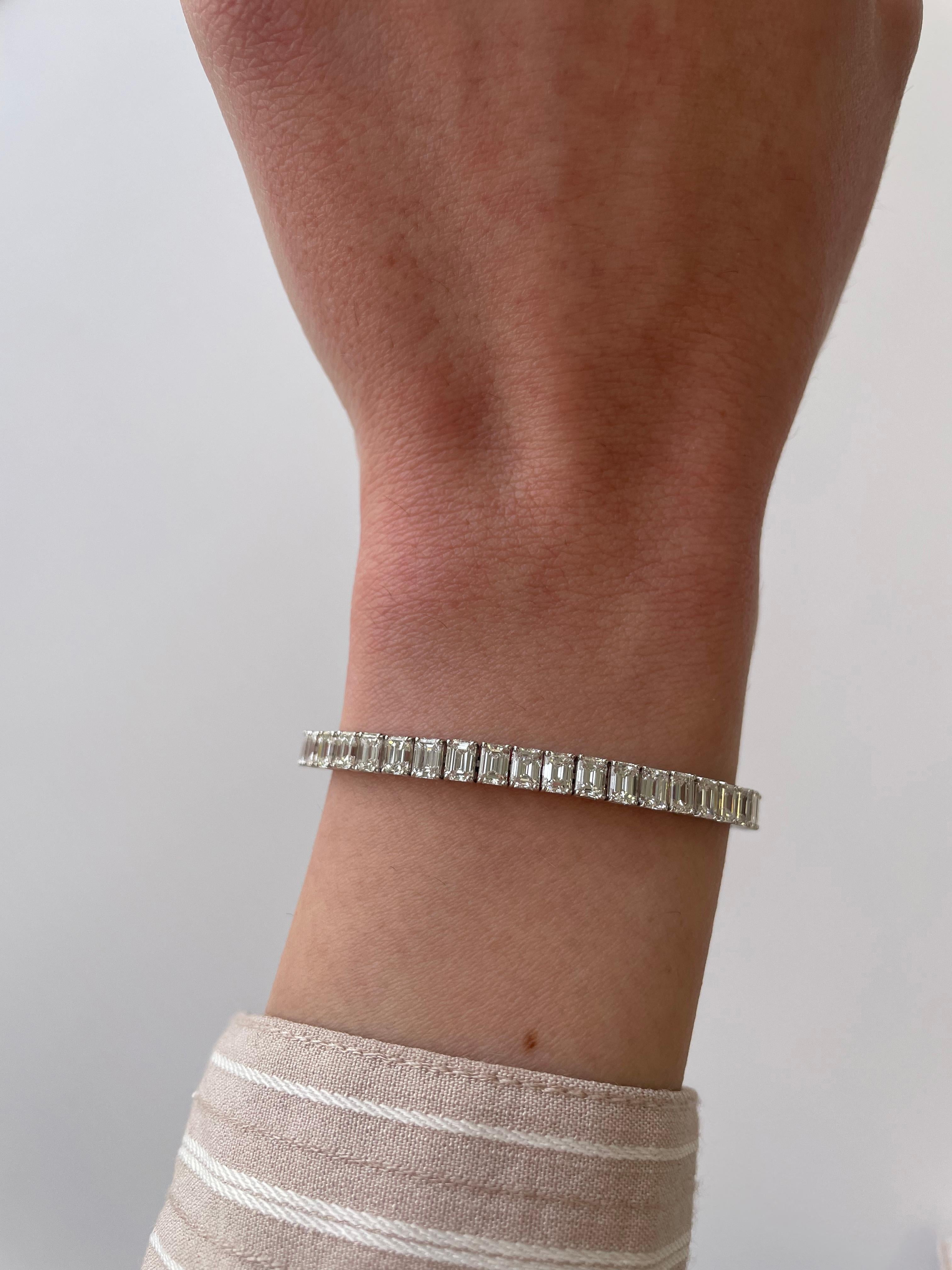 Stunning modern straight emerald cut diamond tennis bracelet. High jewelry by Alexander Beverly Hills.
54 emerald cut diamonds, 12.67 carats (apx 0.23ct each). Approximately F color and VS1 clarity. 18k white gold, 11.53 grams.
Accommodated with an