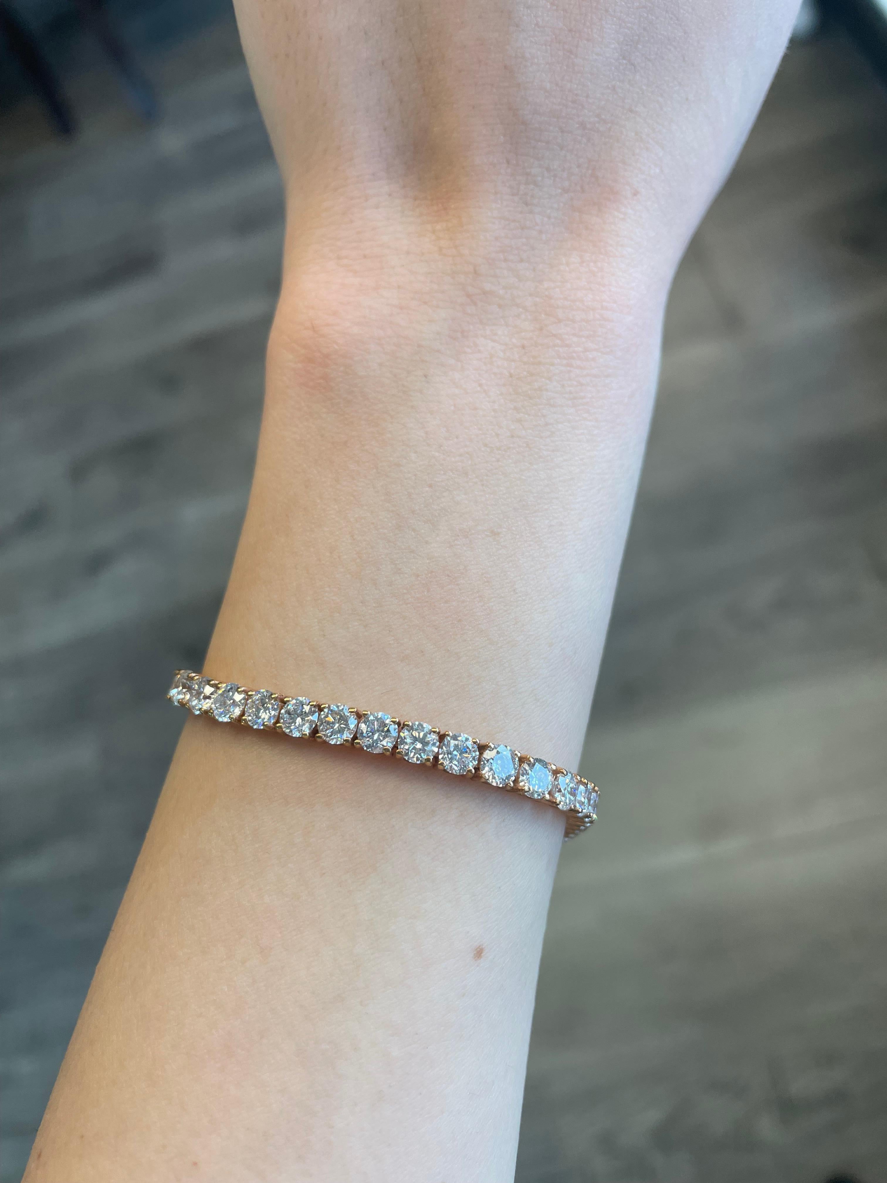 Exquisite and timeless diamonds tennis bracelet. High jewelry by Alexander Beverly Hills.
44 round brilliant diamonds, 13.04 carats total. Approximately G/H color and SI1-SI3 clarity. Four prong set in 14k rose gold.
Accommodated with an up-to-date
