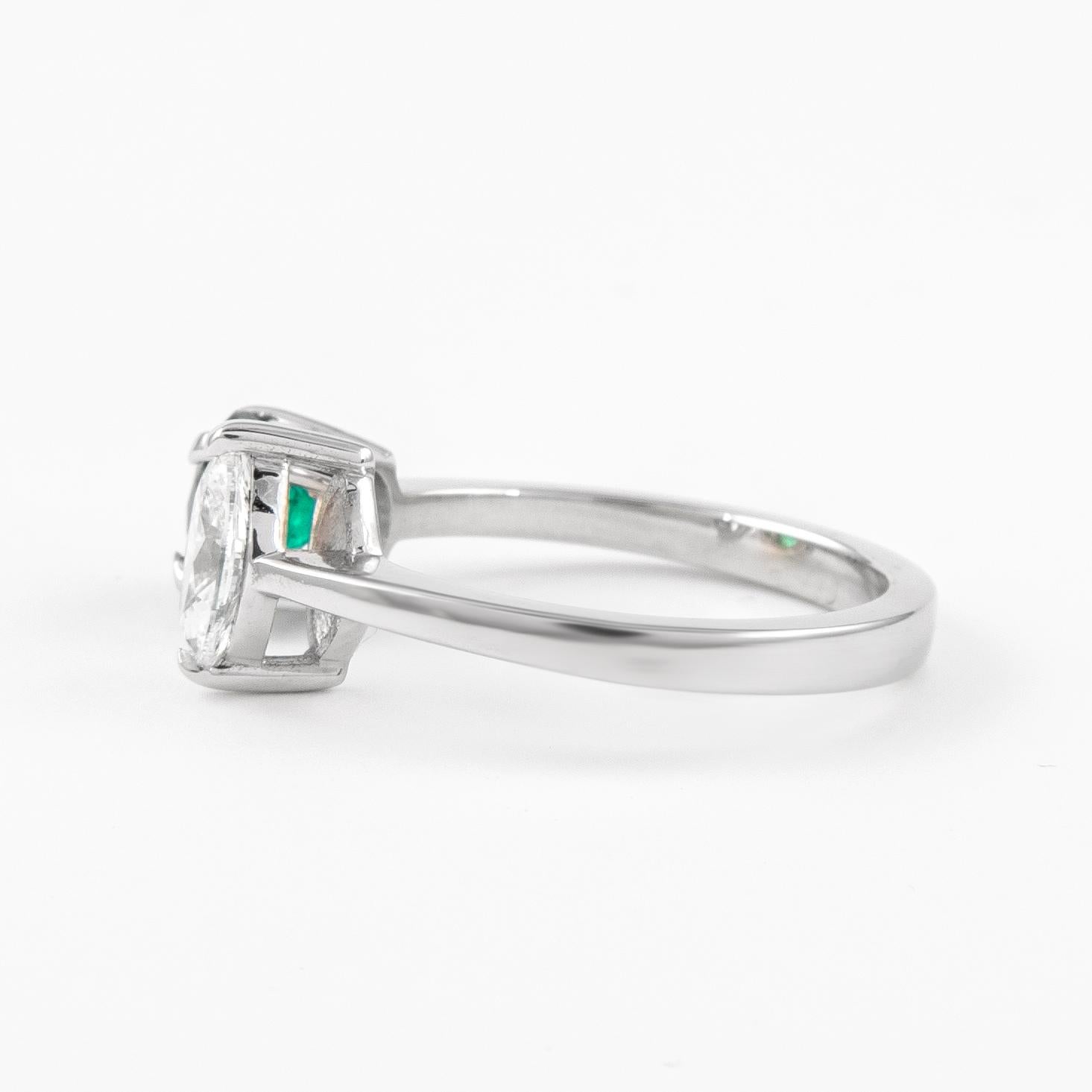 Round Cut Alexander 1.34 Carat Toi Et Moi Emerald & Diamonds Ring 18k White Gold For Sale