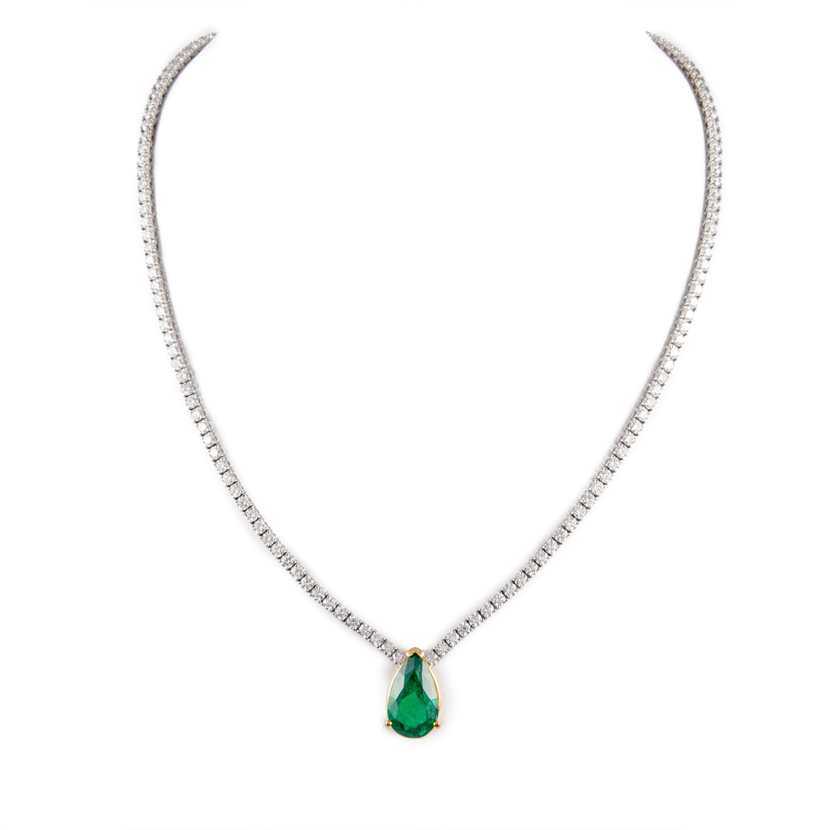 tennis necklace with emerald