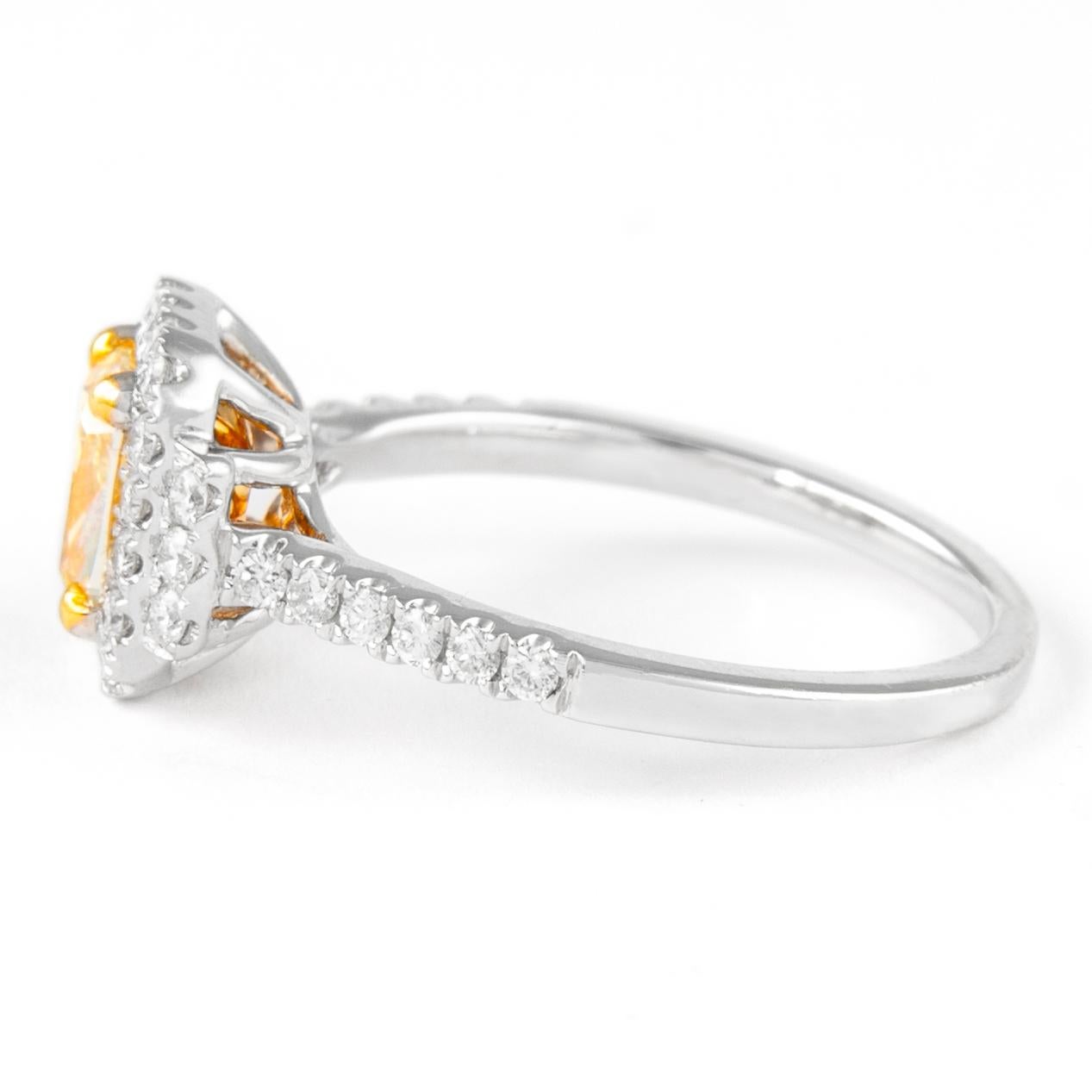 1,42 Karat Ausgefallener gelber Diamant im Kissenschliff mit Halo-Ring 18k zweifarbig im Zustand „Neu“ im Angebot in BEVERLY HILLS, CA