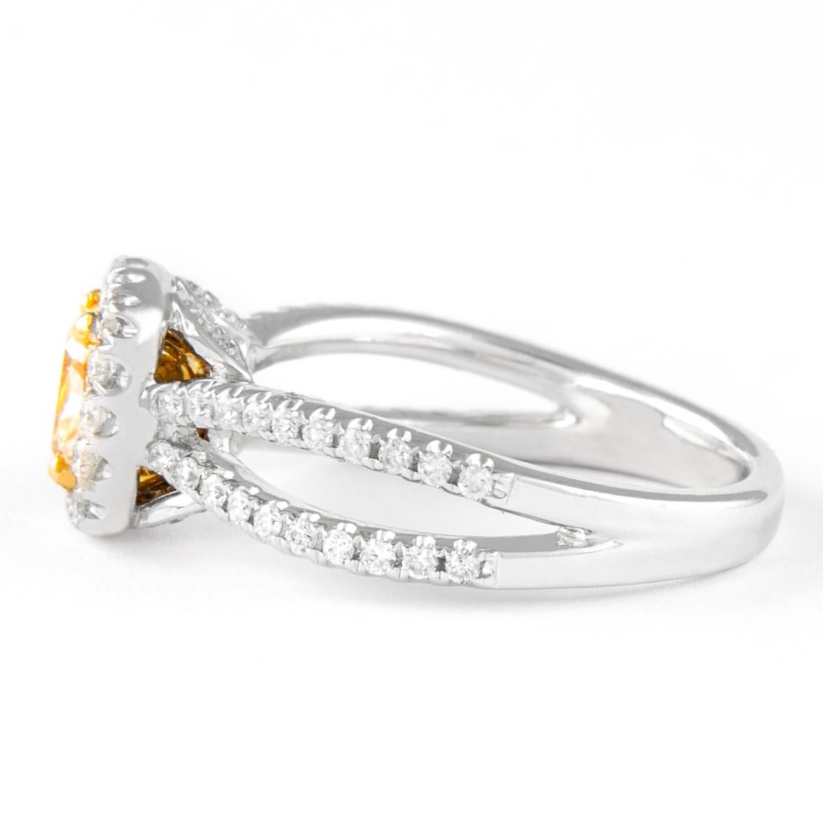 Alexander Beverly Hills Anillo de 18 quilates con halo de diamantes VS2 amarillos fantasía de 1,51 quilates Corte cojín en venta