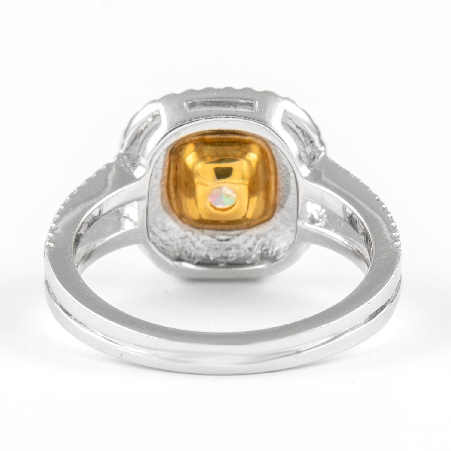 Alexander, bague bicolore 18 carats à double halo de diamants jaune fantaisie VS2 1,58 carat Neuf - En vente à BEVERLY HILLS, CA