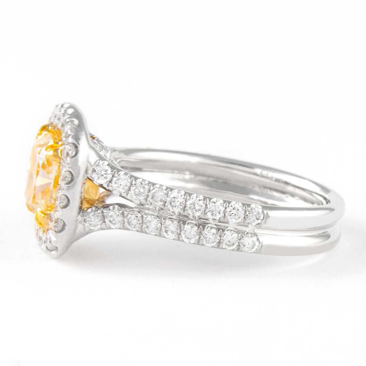 Taille coussin Alexander Bague en or 18 carats avec diamant jaune intense fantaisie taille coussin VS1 de 1,60 carat  en vente