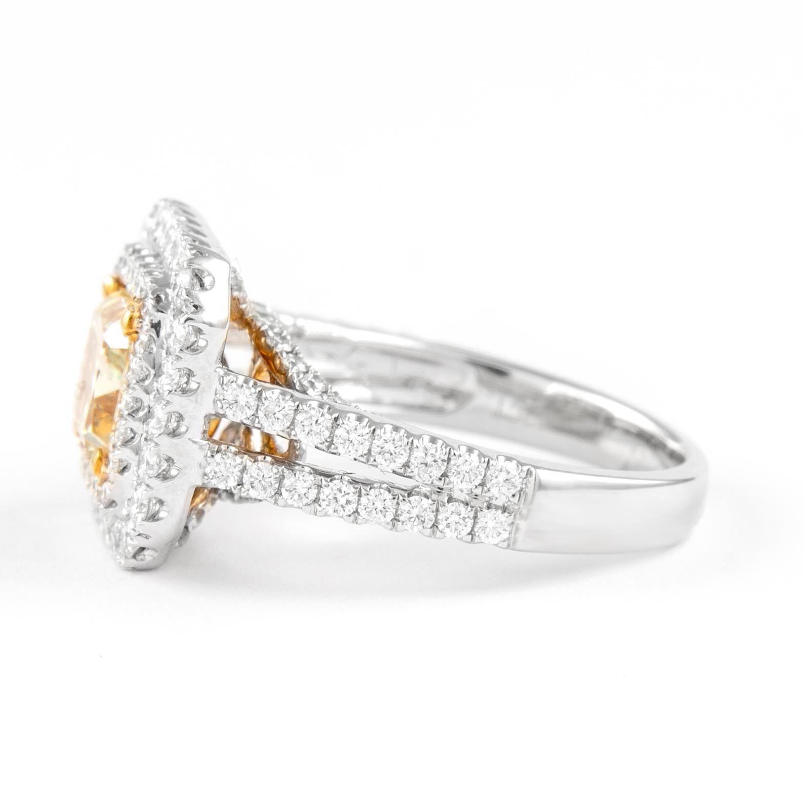 Taille radiant Alexander, bague en or bicolore 18 carats avec double halo de diamants jaunes intenses de 1,62 carat en vente