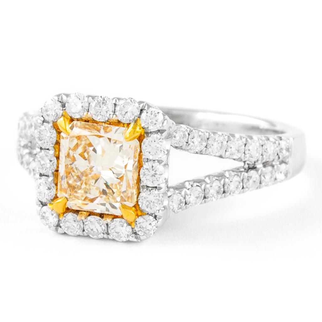 Contemporary Alexander 1.70ctt Fancy Light Yellow VVS2 Radiant Diamond with Halo Ring 18k For Sale