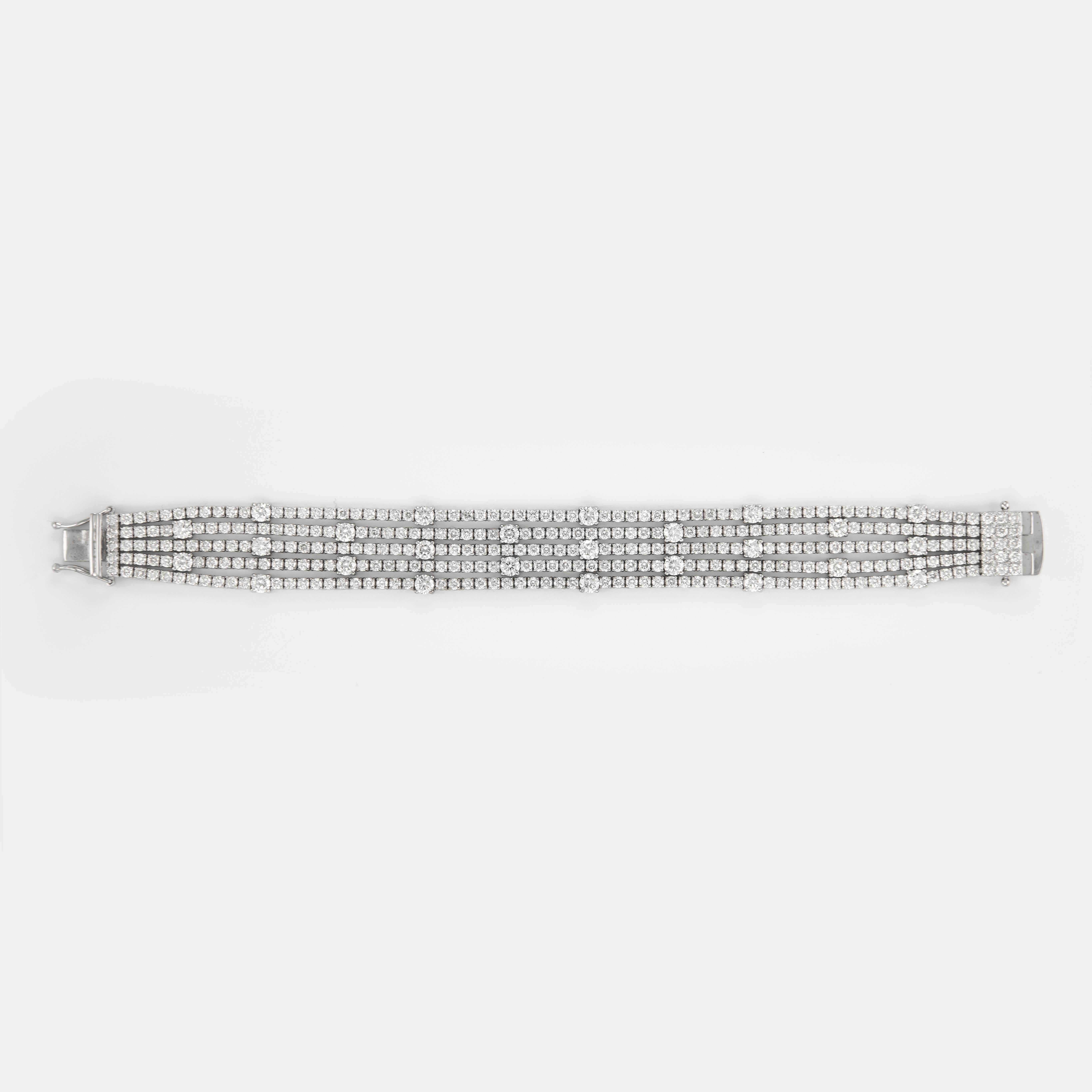 Alexander 17,97 Karat fünfreihiges Diamant-Tennisarmband aus 18 Karat Weißgold (Rundschliff) im Angebot