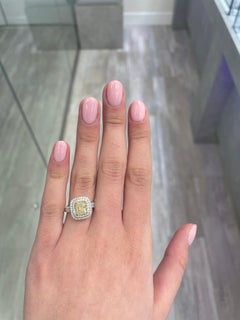 Alexander Beverly Hills 1.84ctt Fancy Light Yellow VVS2 Diamond Halo Ring 18k