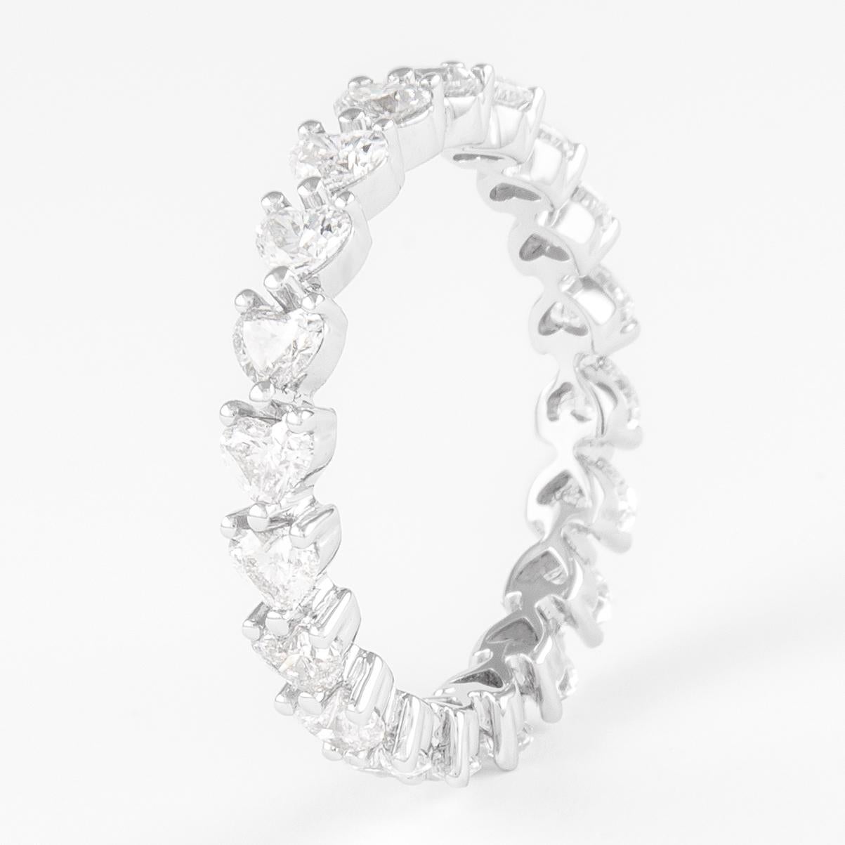 Moderne Alexander, anneau d'éternité en or blanc 18 carats avec diamants en forme de cœur de 1,85 carat D-F VVS2/VS1 en vente