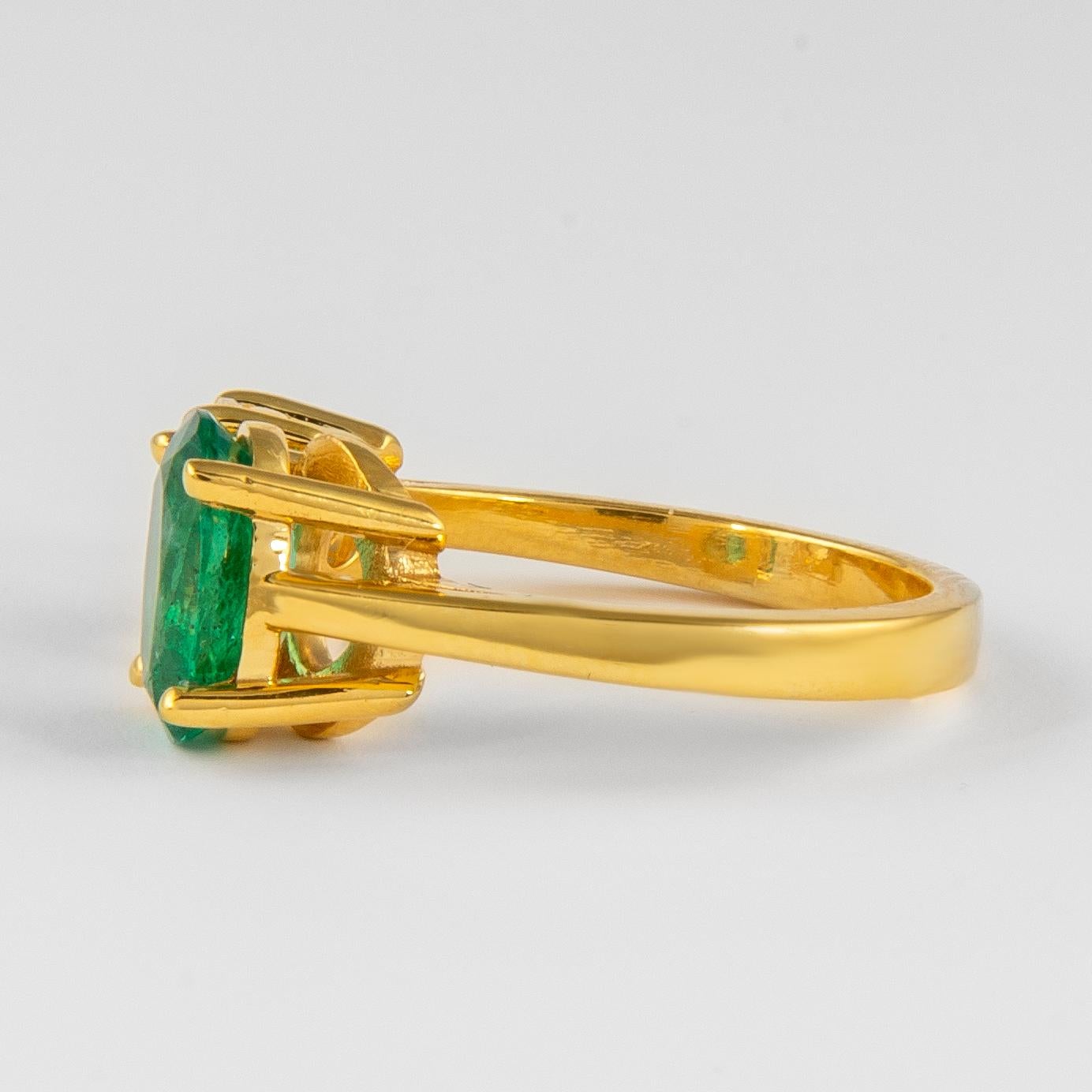 Oval Cut Alexander 1.87 Carat Toi Et Moi Emerald & Rose Cut Diamond Ring 18k Yellow Gold For Sale