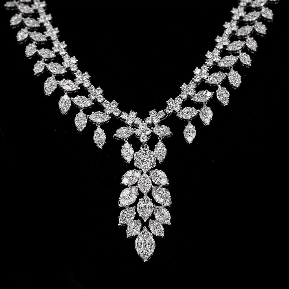 Alexander 18.83 Carat Diamond Illusion Set 18 Karat White Gold Necklace In New Condition In BEVERLY HILLS, CA