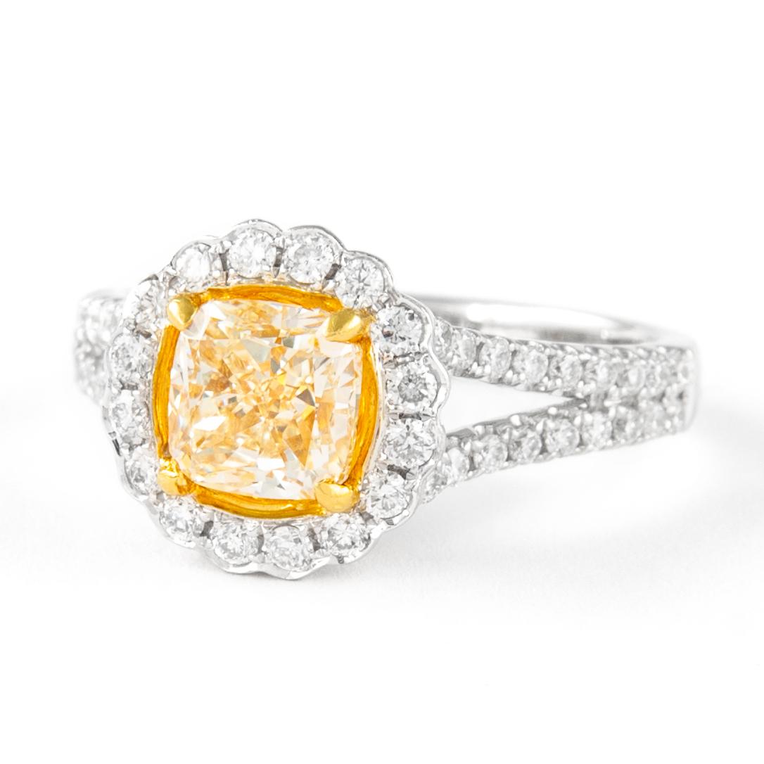 Contemporary Alexander 1.93ctt Fancy Light Yellow Cushion VVS2 Diamond with Halo Ring 18k For Sale