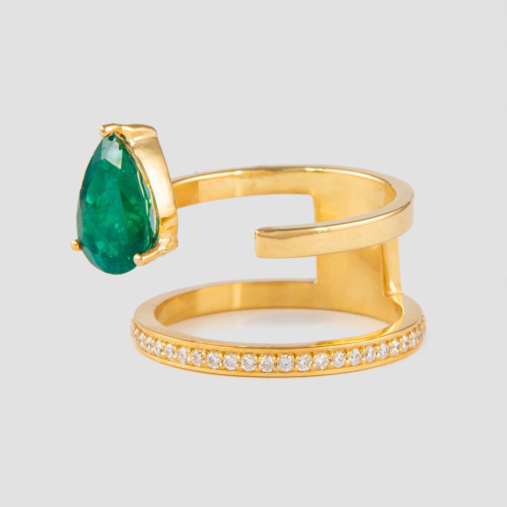 Alexander 2,01 Karat schwebender Smaragd-Diamant-Ring aus 18 Karat Gelbgold (Moderne) im Angebot